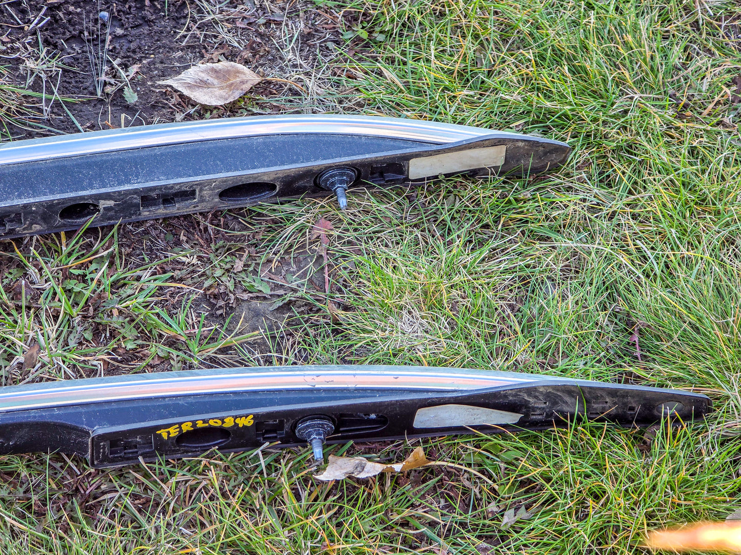 2019-2020 GMC Terrain Luggage Rack Assembly. Roof Left and Right Side Upper Luggage Rack Rails Carrier OEM 84799372, 84799371