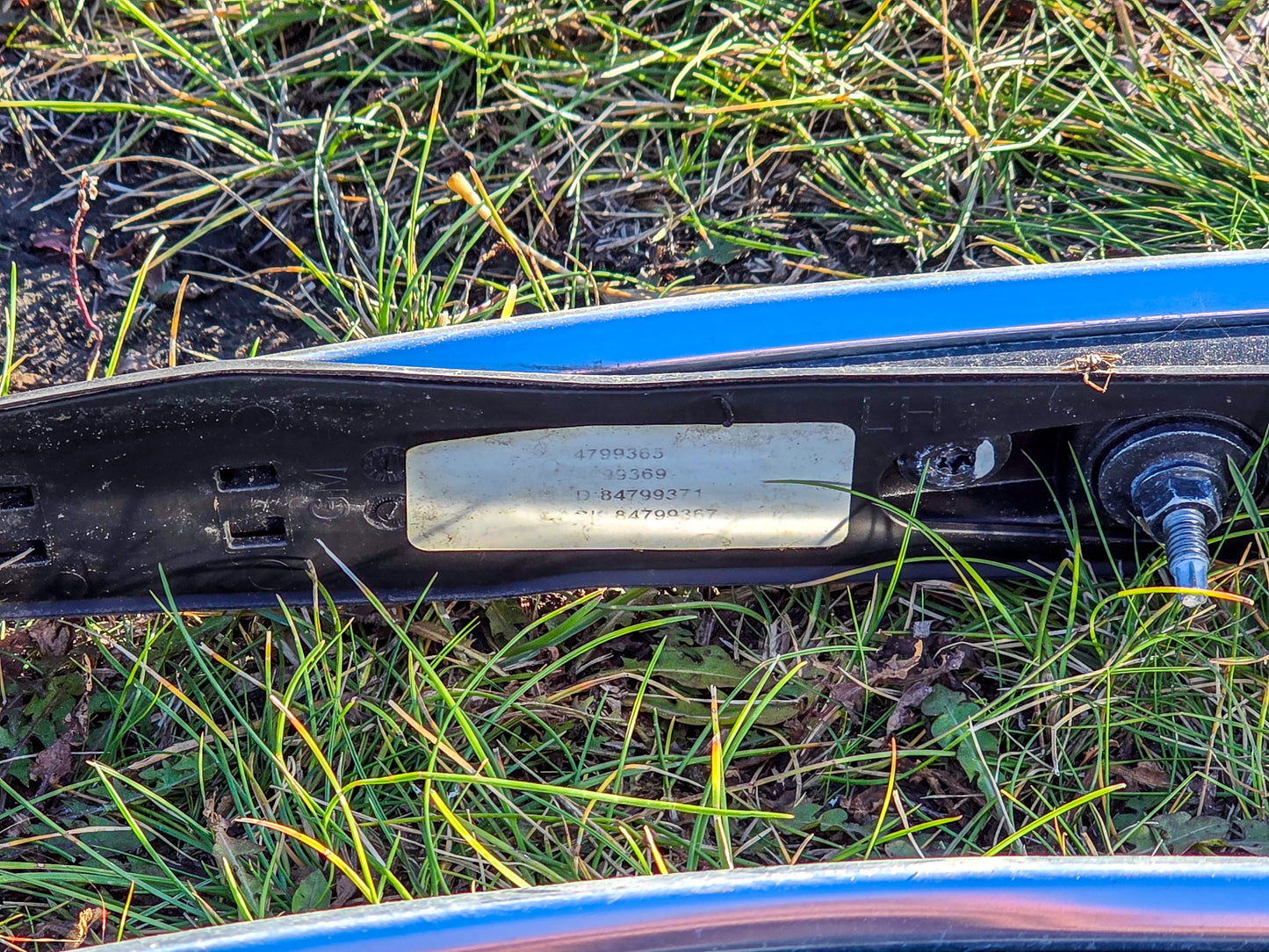 2019-2020 GMC Terrain Luggage Rack Assembly. Roof Left and Right Side Upper Luggage Rack Rails Carrier OEM 84799372, 84799371