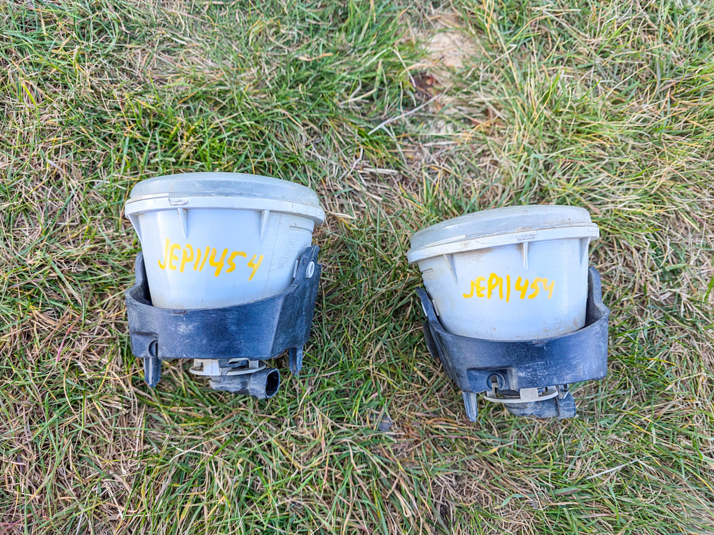 2011 Jeep Grand Cherokee Pair Fog Lights