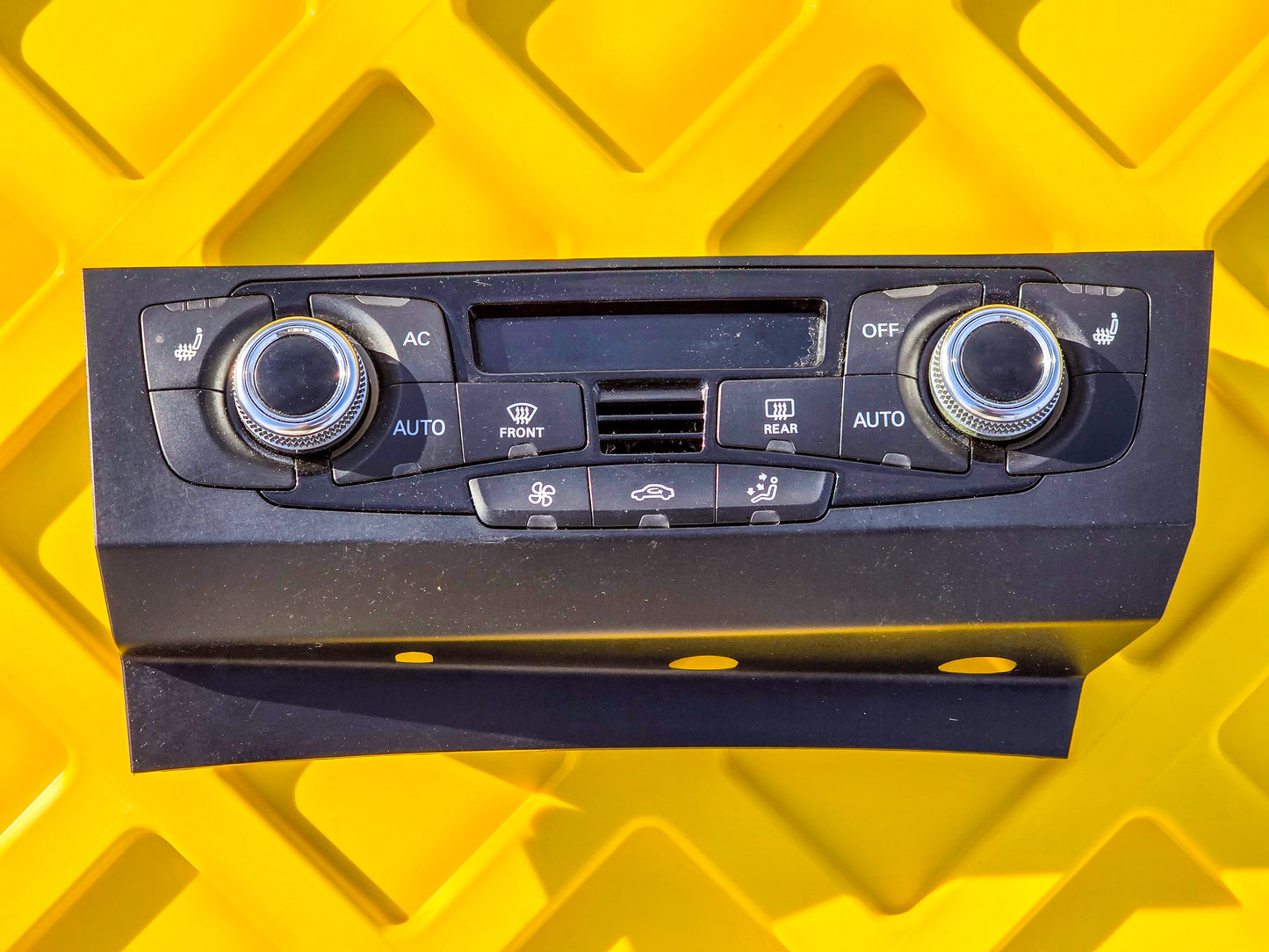 2013-2016 Audi A5 Heater Climate Temperature Control Unit 8K1820043T OEM