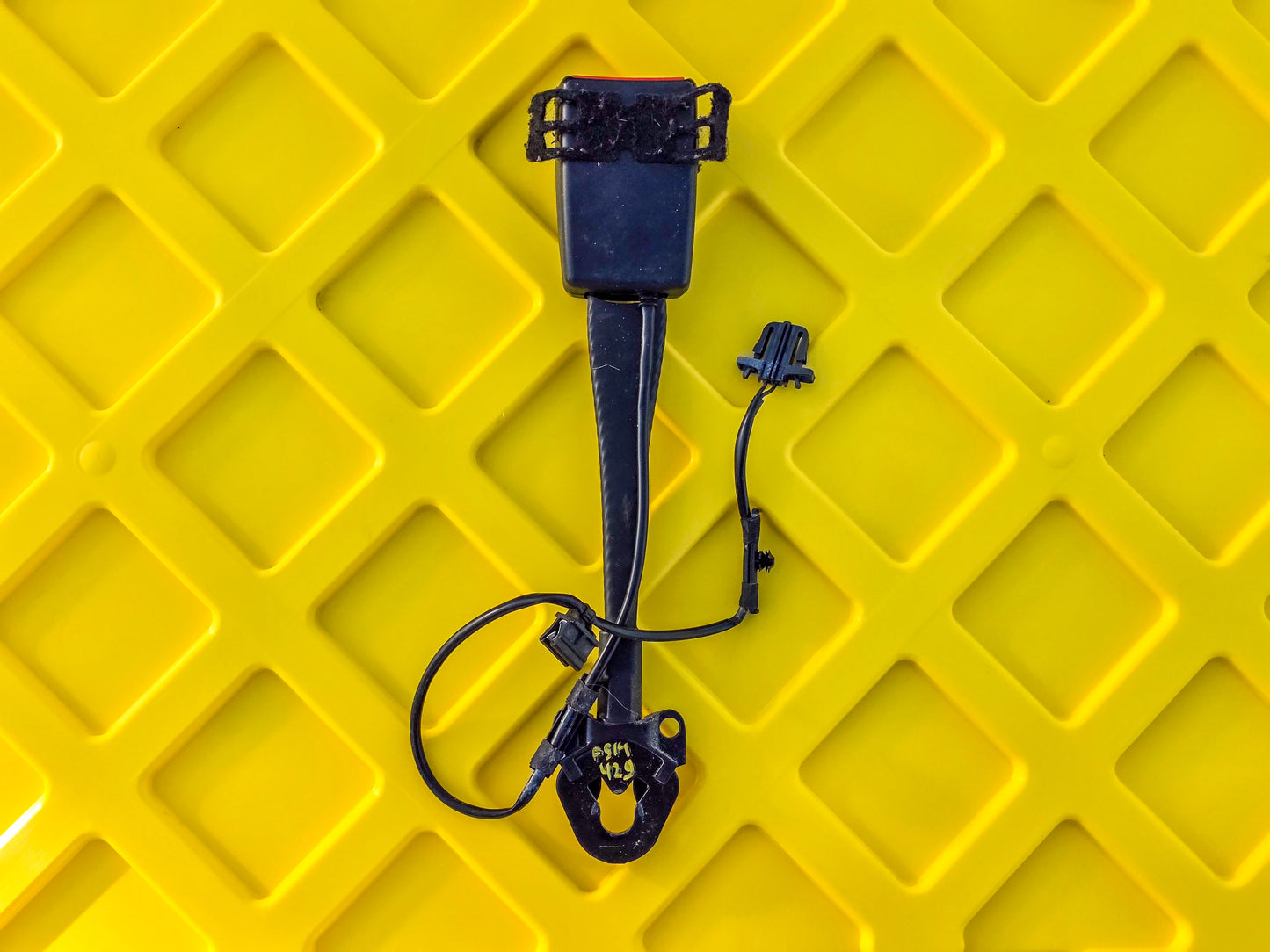 2008-2017 Audi A5 Front Right Passenger Side Seat Belt Buckle 8K0857755G