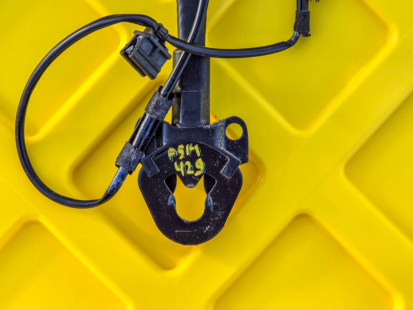 2008-2017 Audi A5 Front Right Passenger Side Seat Belt Buckle 8K0857755G