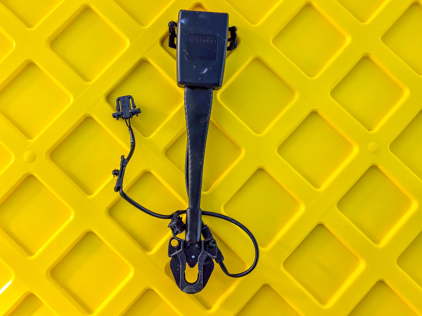 2008-2017 Audi A5 Front Right Passenger Side Seat Belt Buckle 8K0857755G