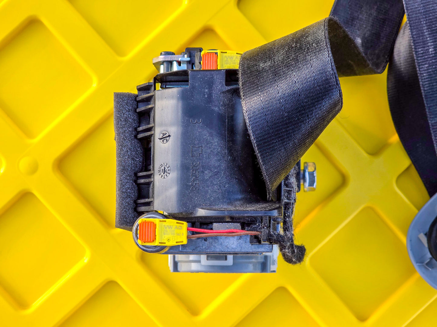 2008-2017 Audi A5 Coupe Left Front Driver Side Seat Belt Retractor 8T1 857 705 B