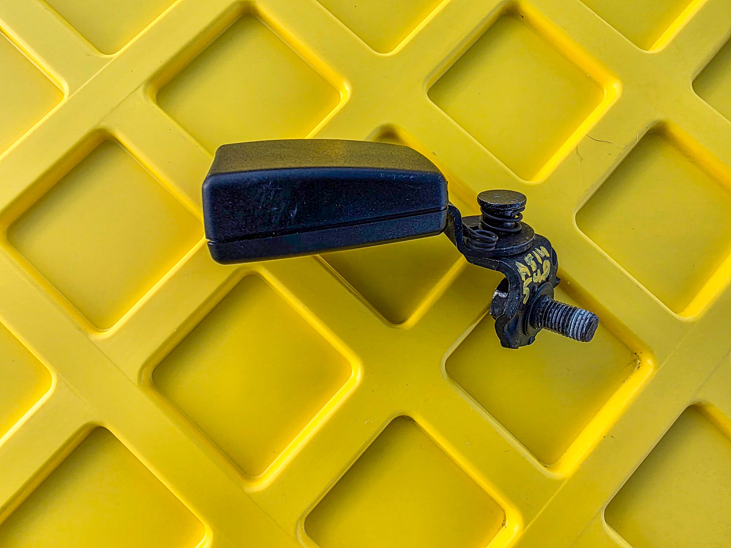 2008-2016 Audi A5 Rear Seat Belt Buckle / Receiver OEM 8T0857739H