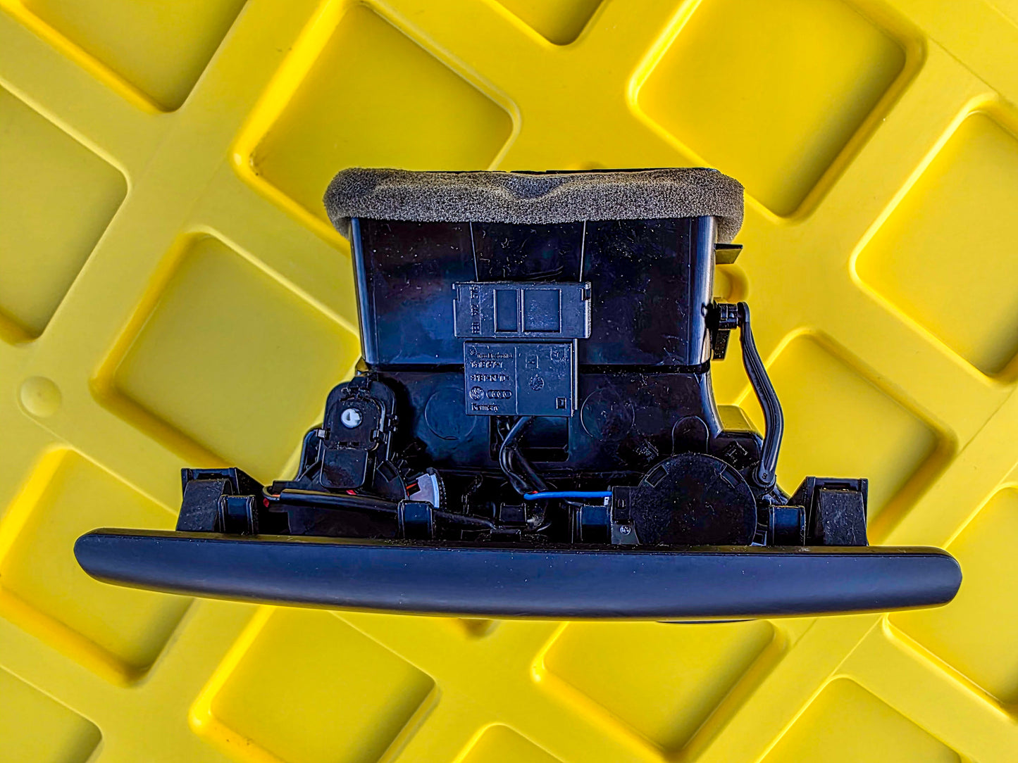 2008-2016 Audi A5 Air Vent Fresh Air Outlet Rear Center 8K0819203