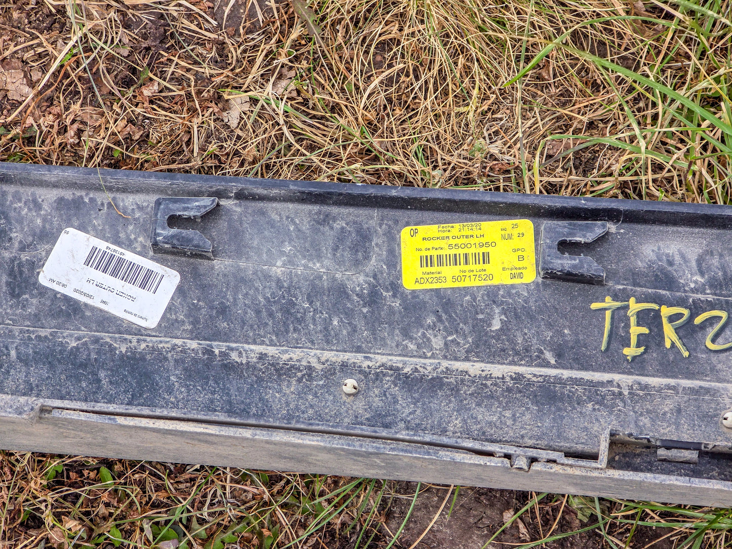 2018-2021 GMC Terrain Left Driver Side Skirt Rocker Molding Panel OEM 55001950