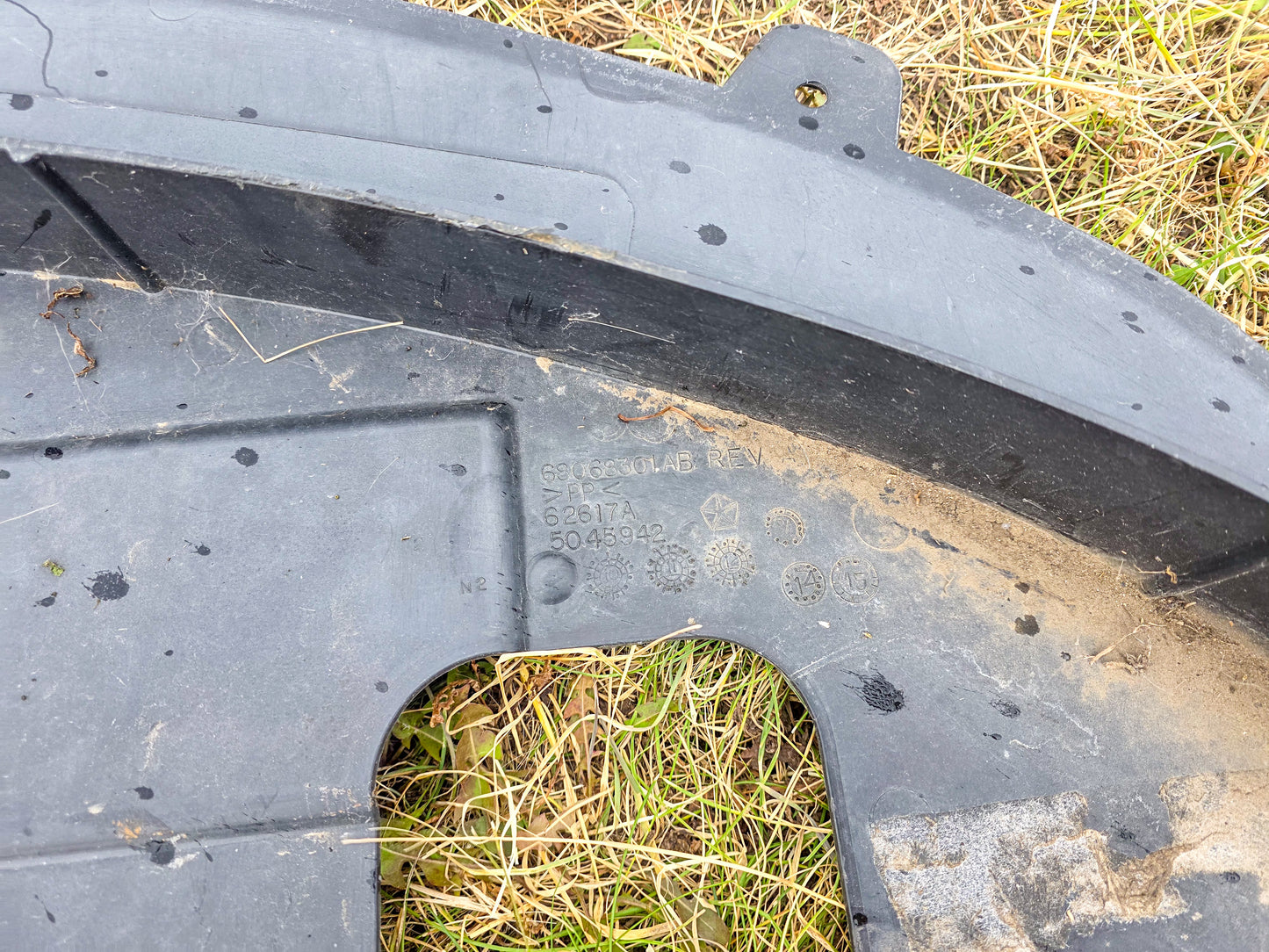 2009-2020 Dodge Journey Radiator Support Splash Shield Closure Panel 68068301A