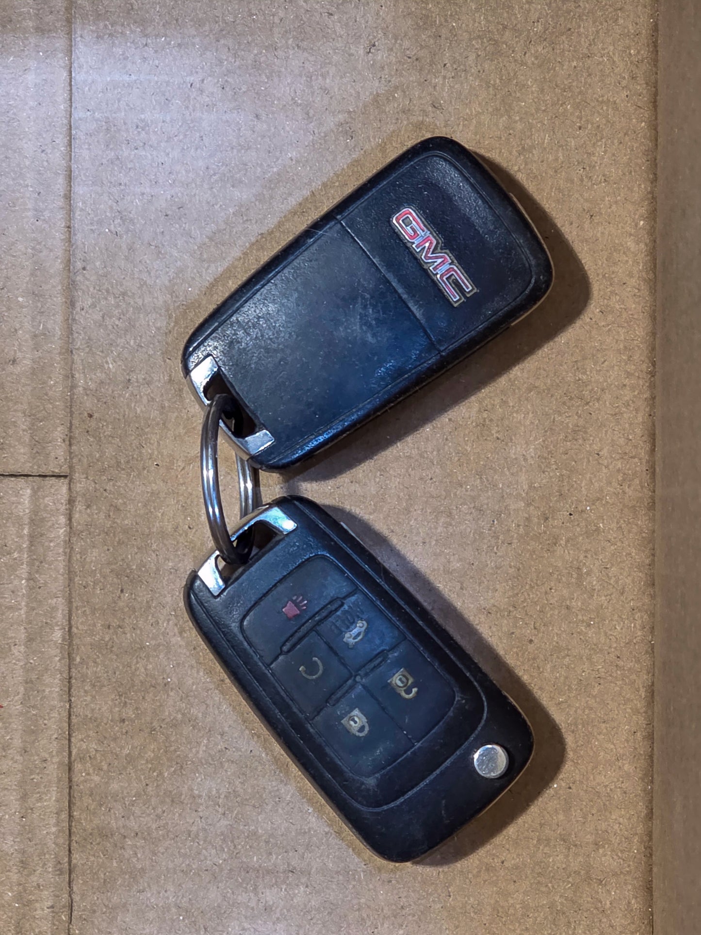 2015-2016 GMC Terrain Keyless Entry Transmitter. Remote Control Door Lock and Theft Deterrent Transmitter 13504259, 22863500