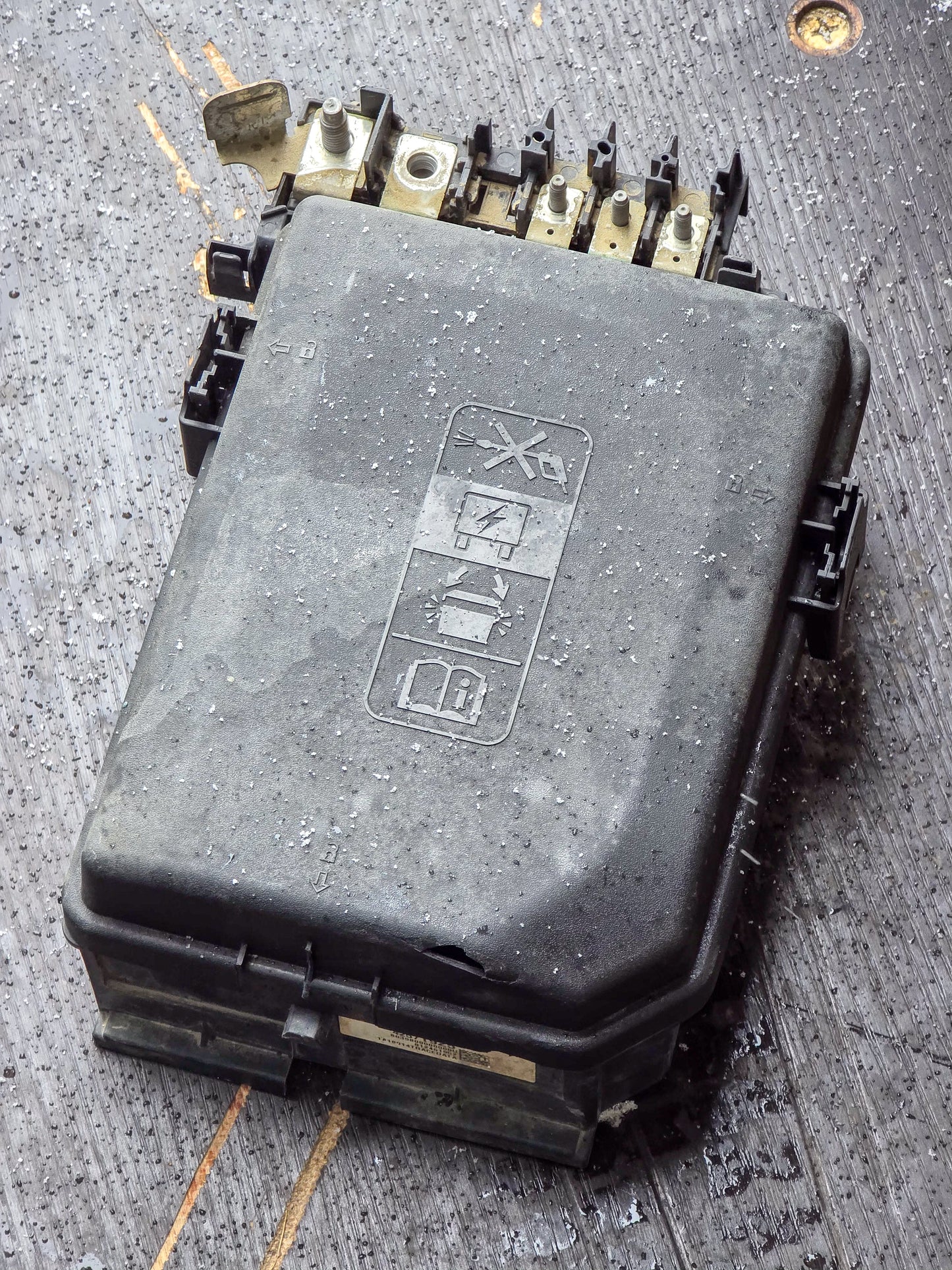 2018-2019 Chevrolet Cruze Engine Compartment Fuse Junction Relay Box Block OEM 42571925, 39017449 - view 3