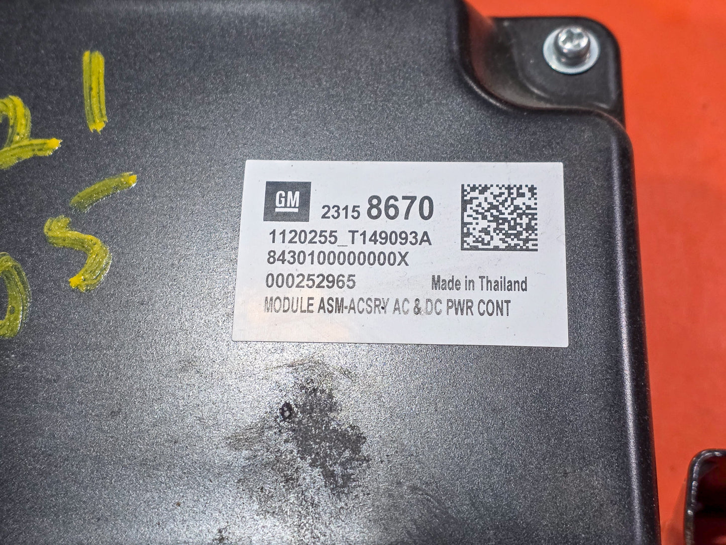 2019-2021 GMC Acadia Power Control Module 23158670 - view 3