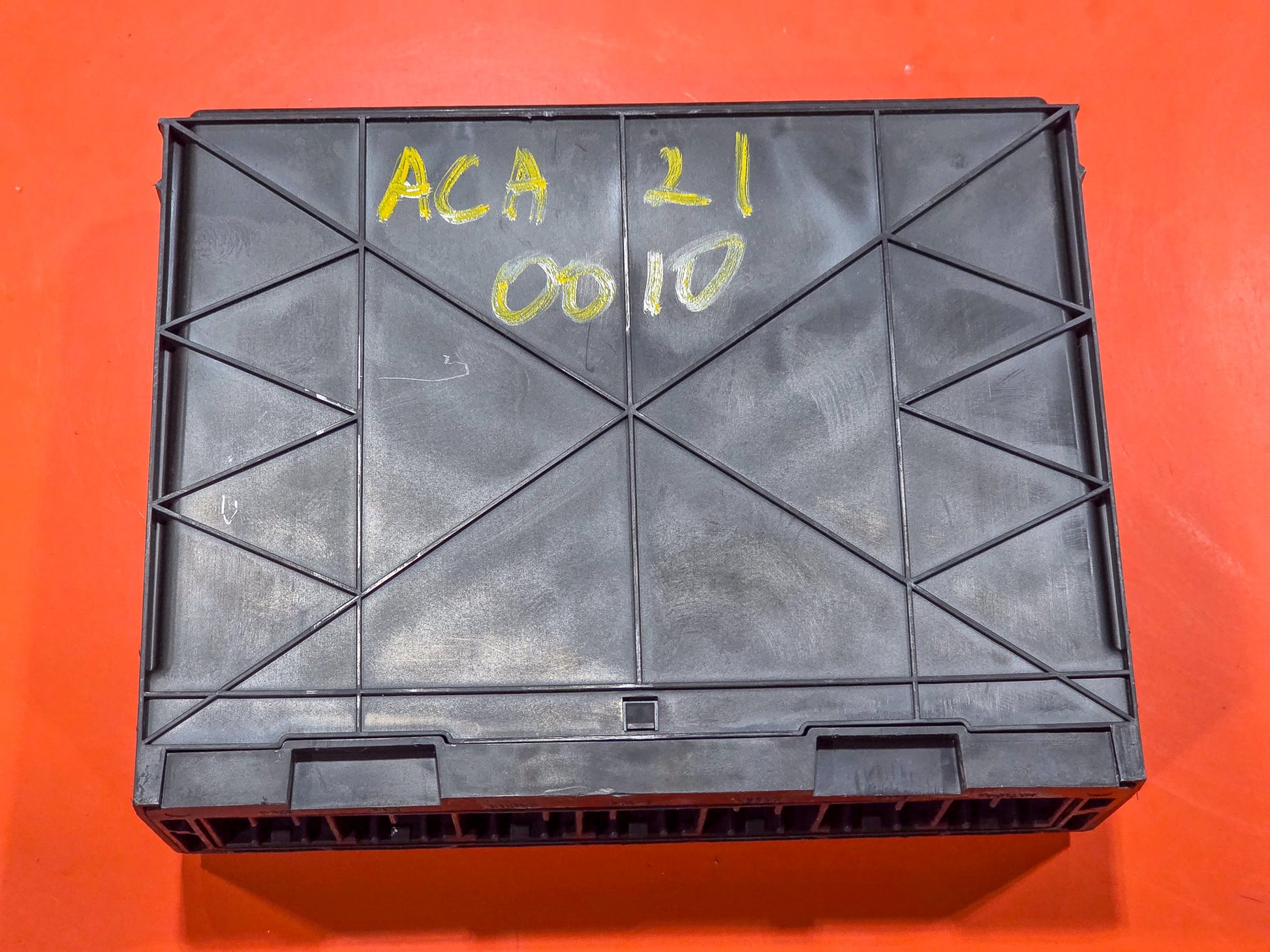 2019-2022 GMC Acadia Computer Body Control Module 13535989 - view 3