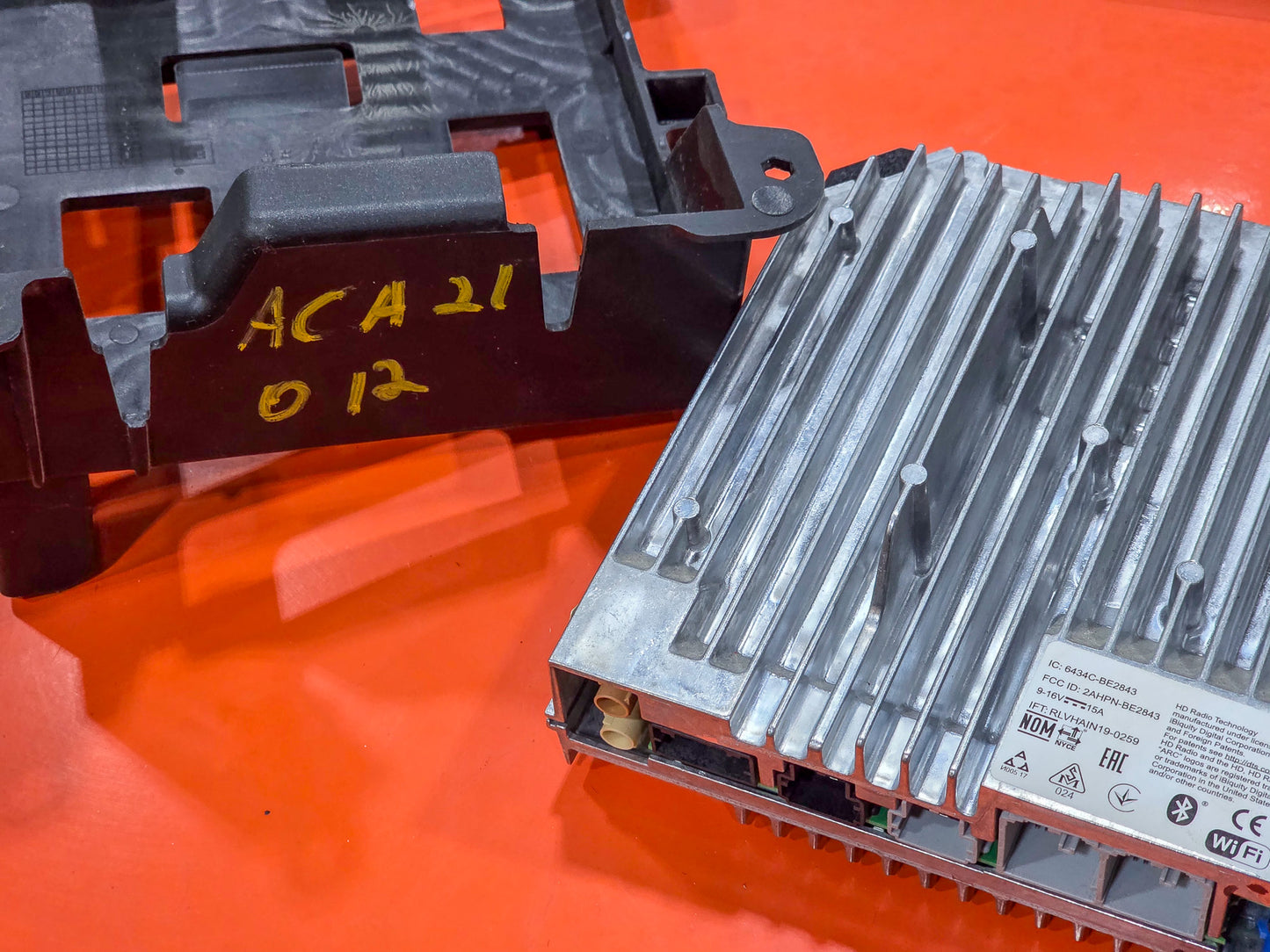 2021 GMC Acadia Radio Siriusxm Amplifier Computer Control Module OEM 84955776 - view 3