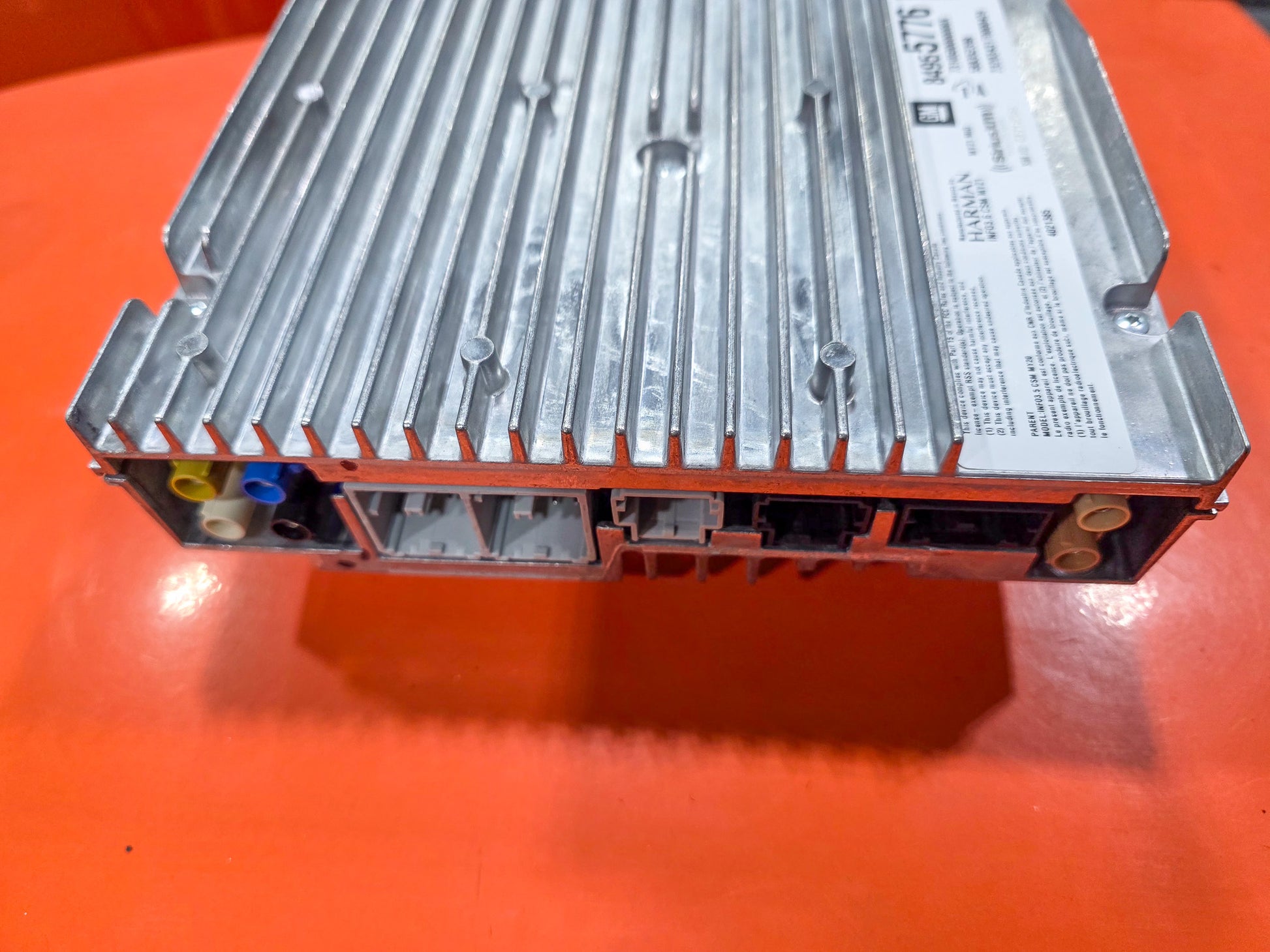 2021 GMC Acadia Radio Siriusxm Amplifier Computer Control Module OEM 84955776 - view 5