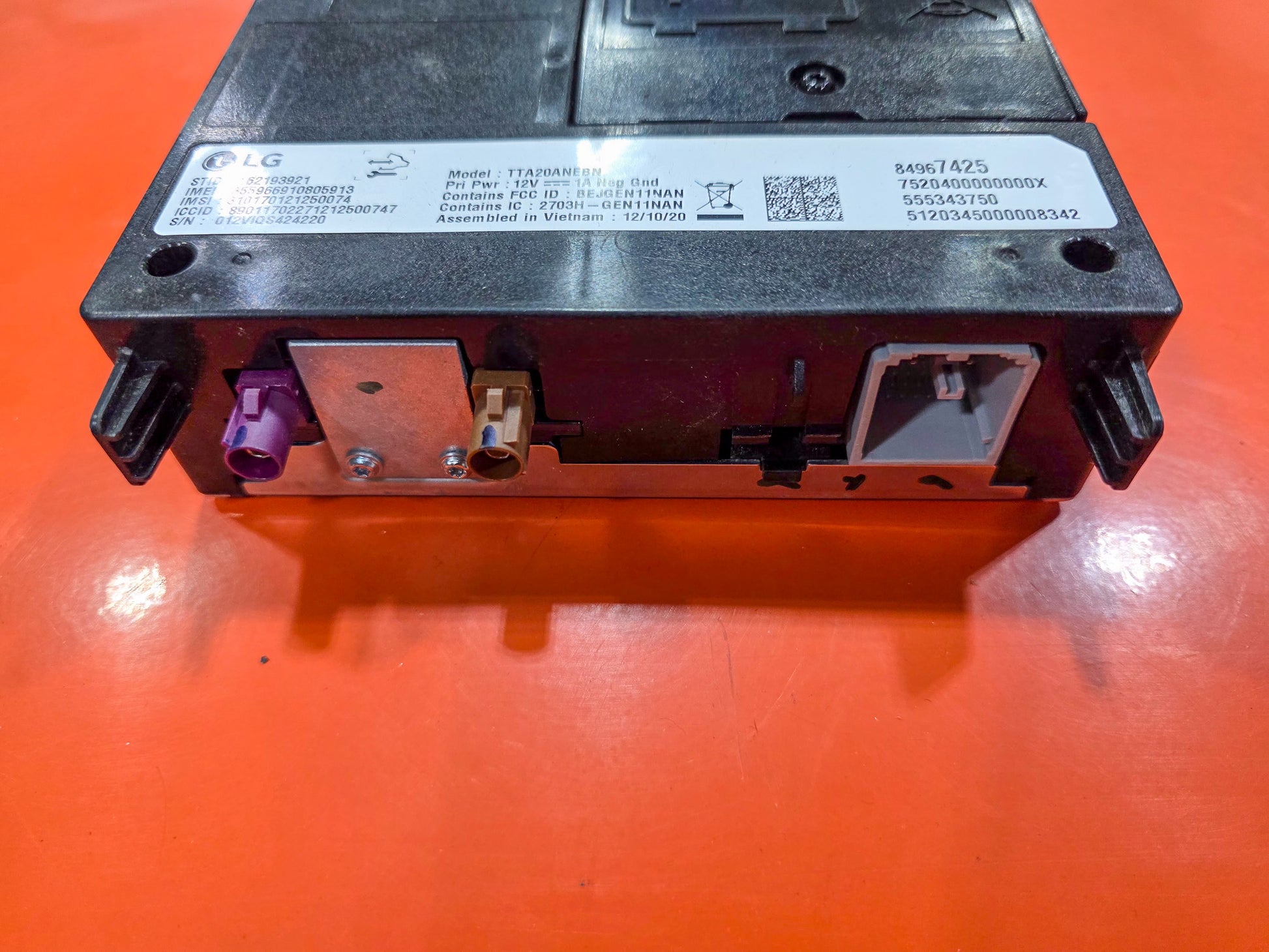 2021 GMC Acadia Communication Control Module 84967425 - view 3