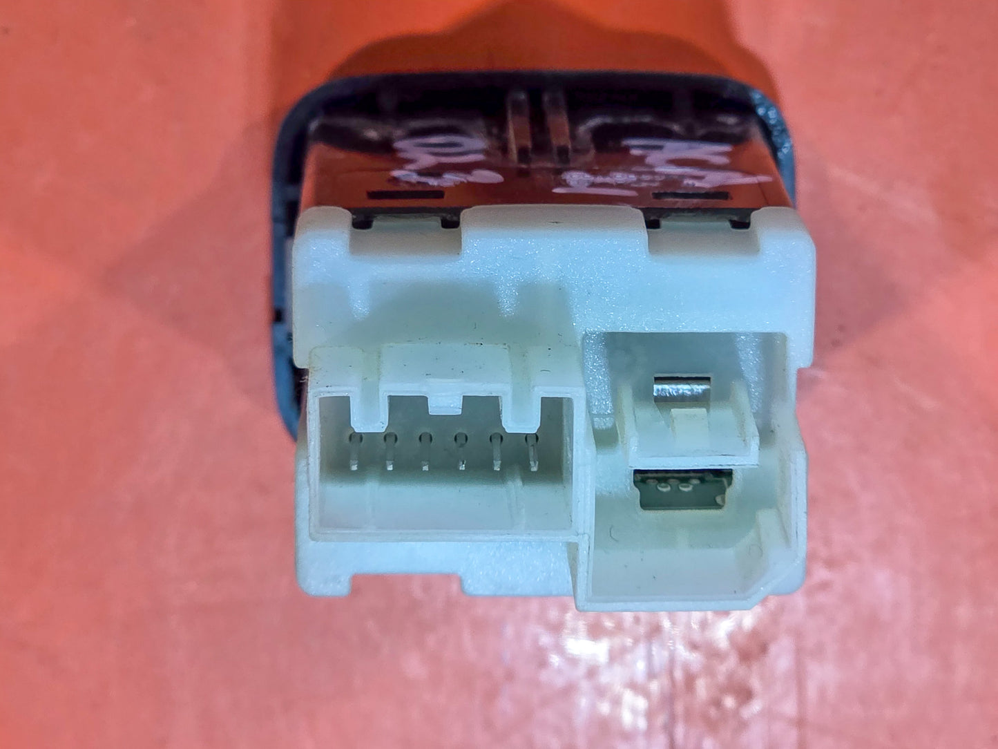2017-2025 GMC Acadia Console USB Power Outlet 13527225 - view 2