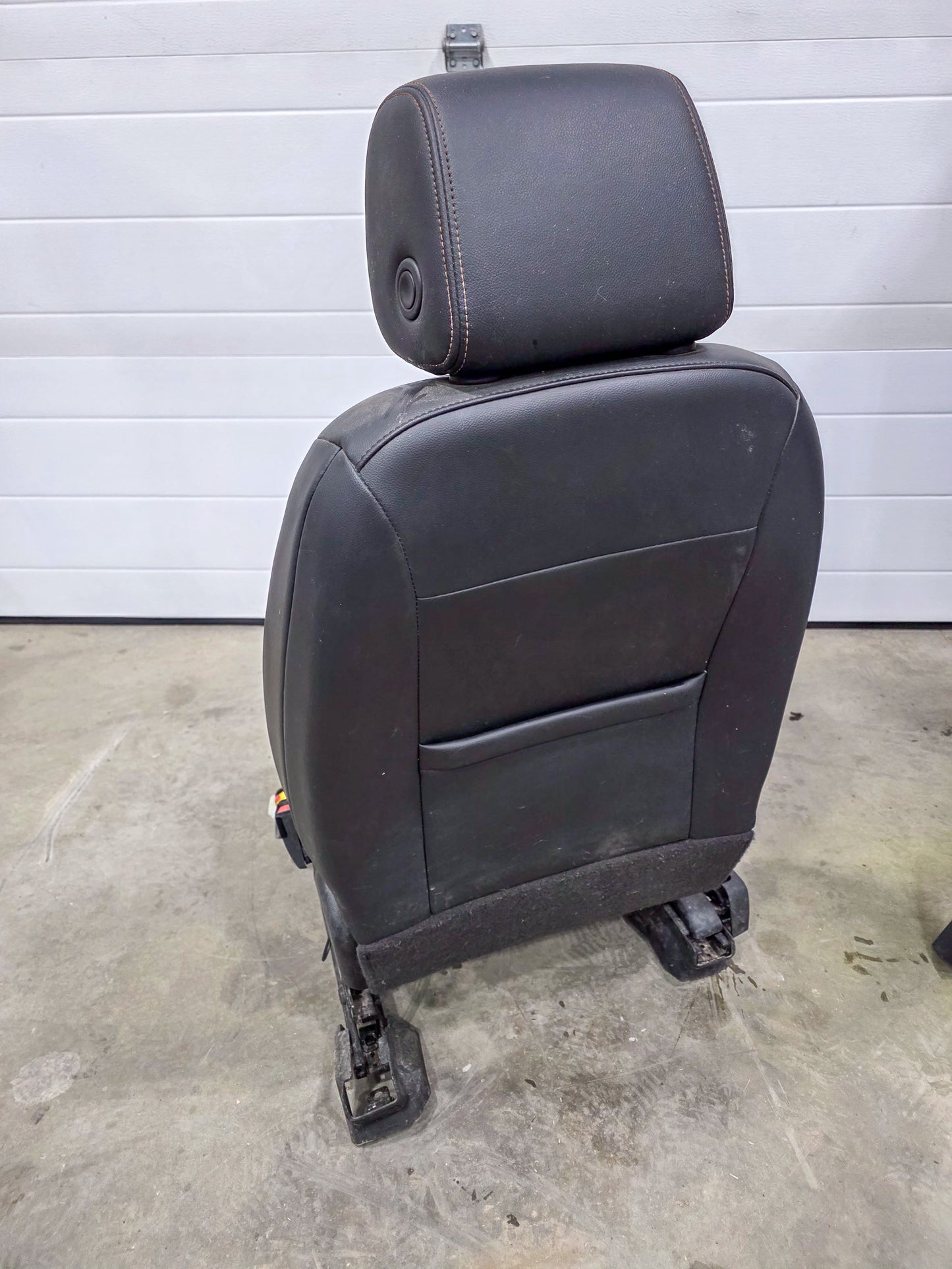 2020-2023 GMC Acadia Front Passenger Right Side Seat - view 5