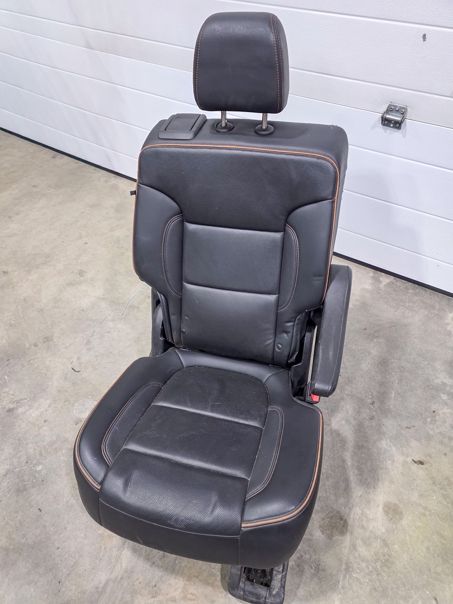 2020-2023 GMC Acadia Rear 2nd Row Right Passenger Side Seat Complete OEM 84809299, 84591473, 84684112, 84969670,  84995693, 84809251 - view 2