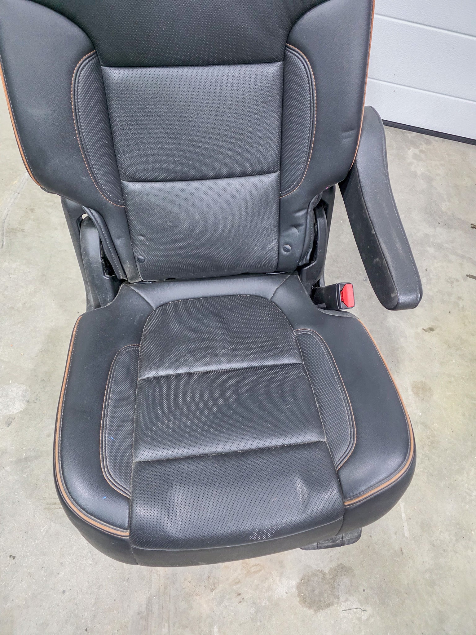 2020-2023 GMC Acadia Rear 2nd Row Right Passenger Side Seat Complete OEM 84809299, 84591473, 84684112, 84969670,  84995693, 84809251 - view 4