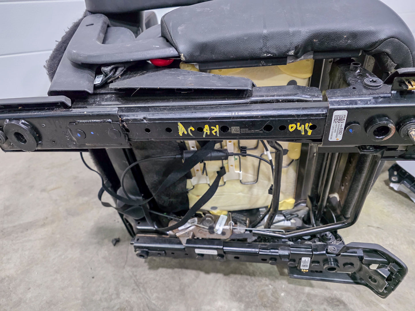 2020-2023 GMC Acadia Rear 2nd Row Left Driver Side Seat Complete OEM 84891813, 84891786, 84809302 - view 6