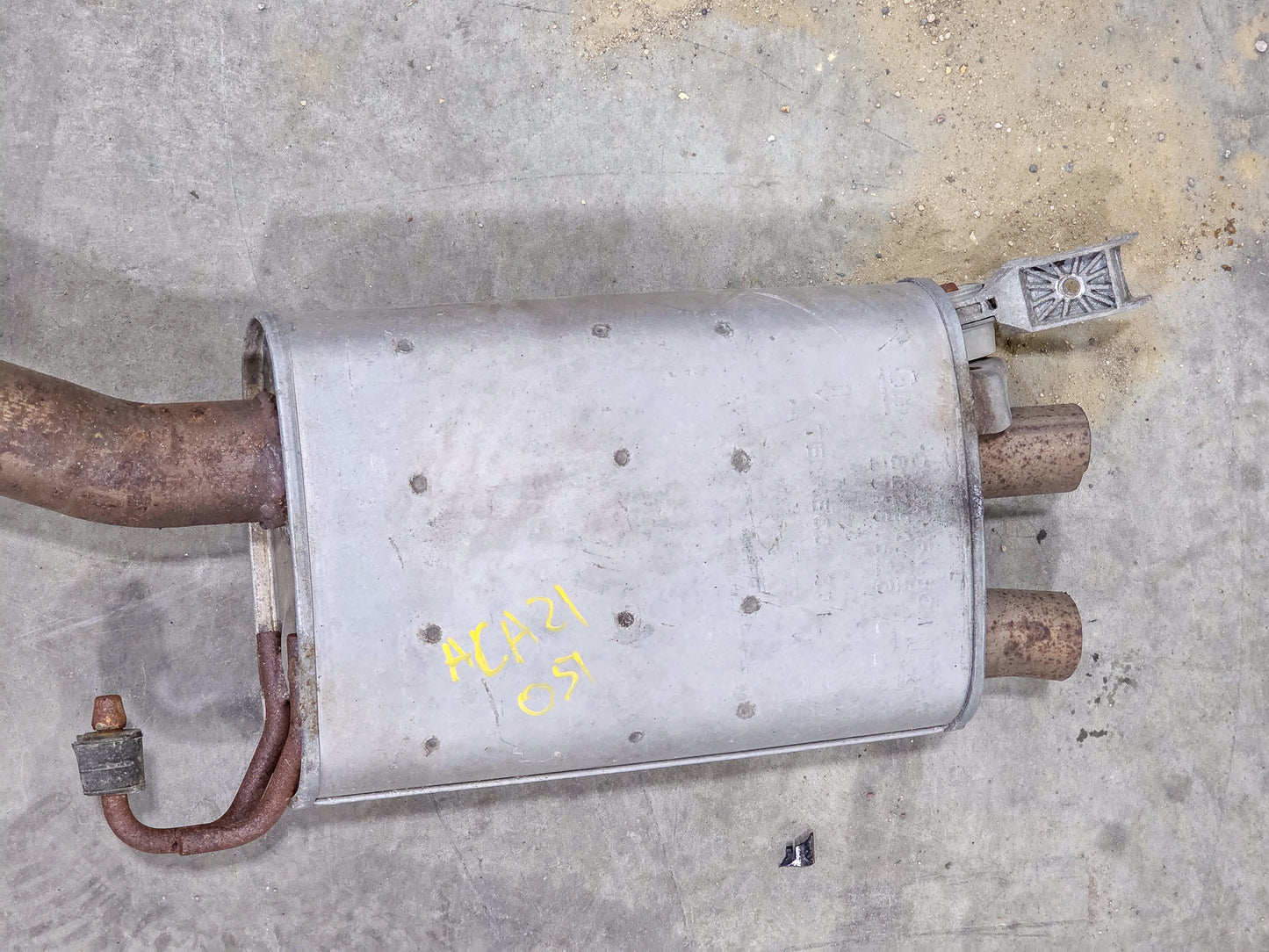2020-2023 GMC Acadia Exhaust Muffler with Exhaust Pipe 3.6L 84997140, 84724453, 84925267, 84925259 - view 2