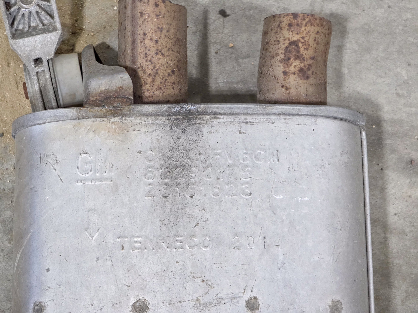 2020-2023 GMC Acadia Exhaust Muffler with Exhaust Pipe 3.6L 84997140, 84724453, 84925267, 84925259 - view 3