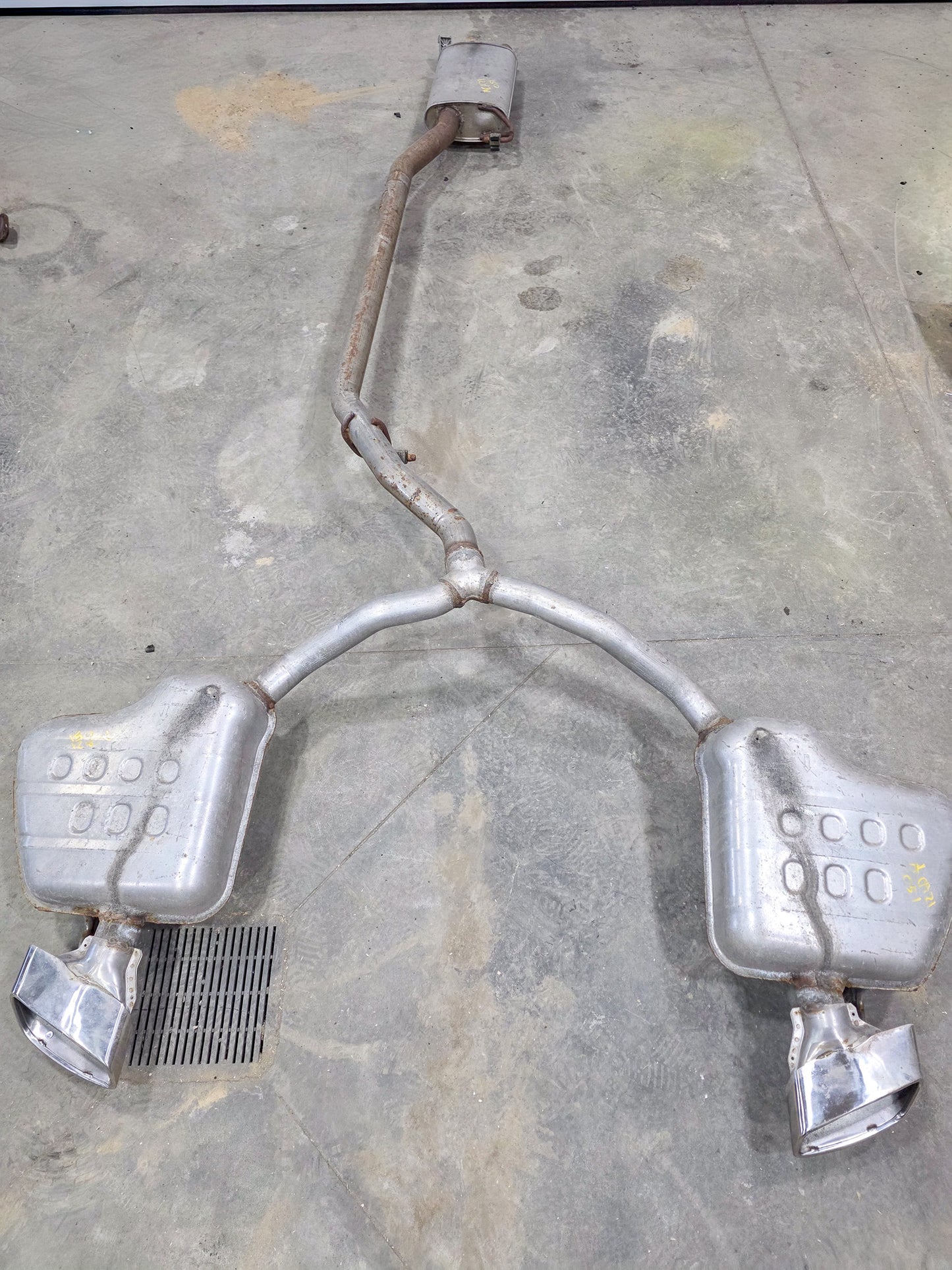 2020-2023 GMC Acadia Exhaust Muffler with Exhaust Pipe 3.6L 84997140, 84724453, 84925267, 84925259