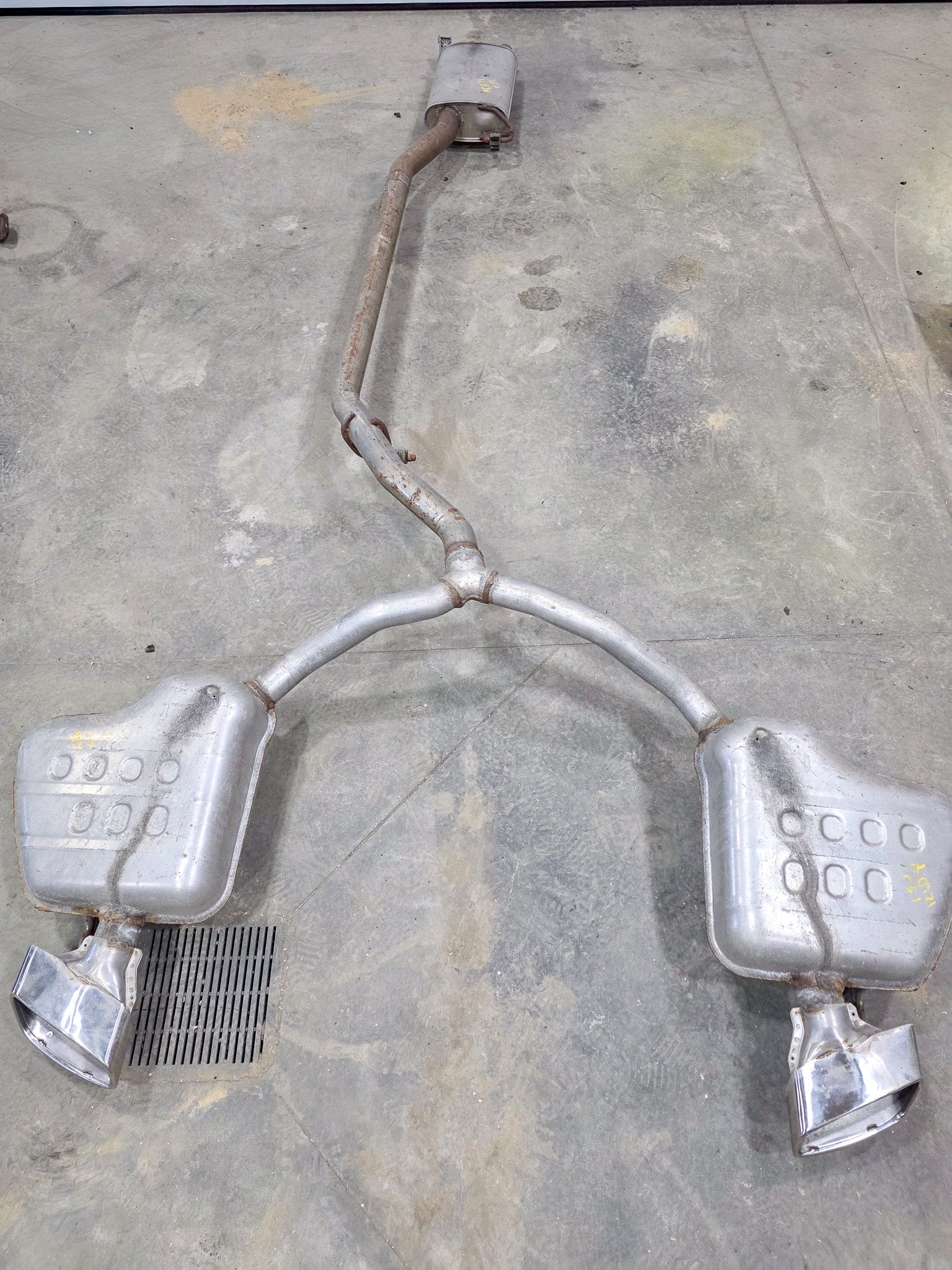 2020-2023 GMC Acadia Exhaust Muffler with Exhaust Pipe 3.6L 84997140, 84724453, 84925267, 84925259