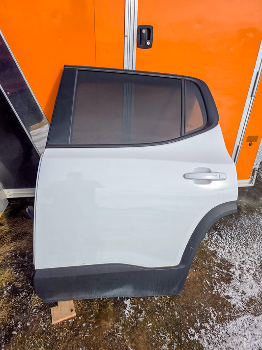 2017-2023 GMC Acadia Left Rear Driver Side Door Assembly 84560813, 23287558, 84081772, 84124432, 84408440, 84542294