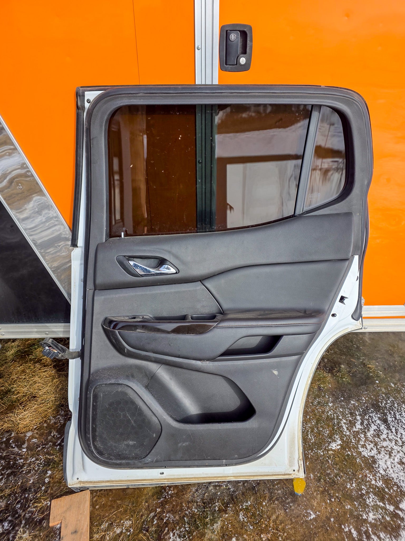 2017-2023 GMC Acadia Right Rear Passenger Side Door Assembly 84560812, 23287559, 84081770, 84124431, 84408439, 84542293 - view 2