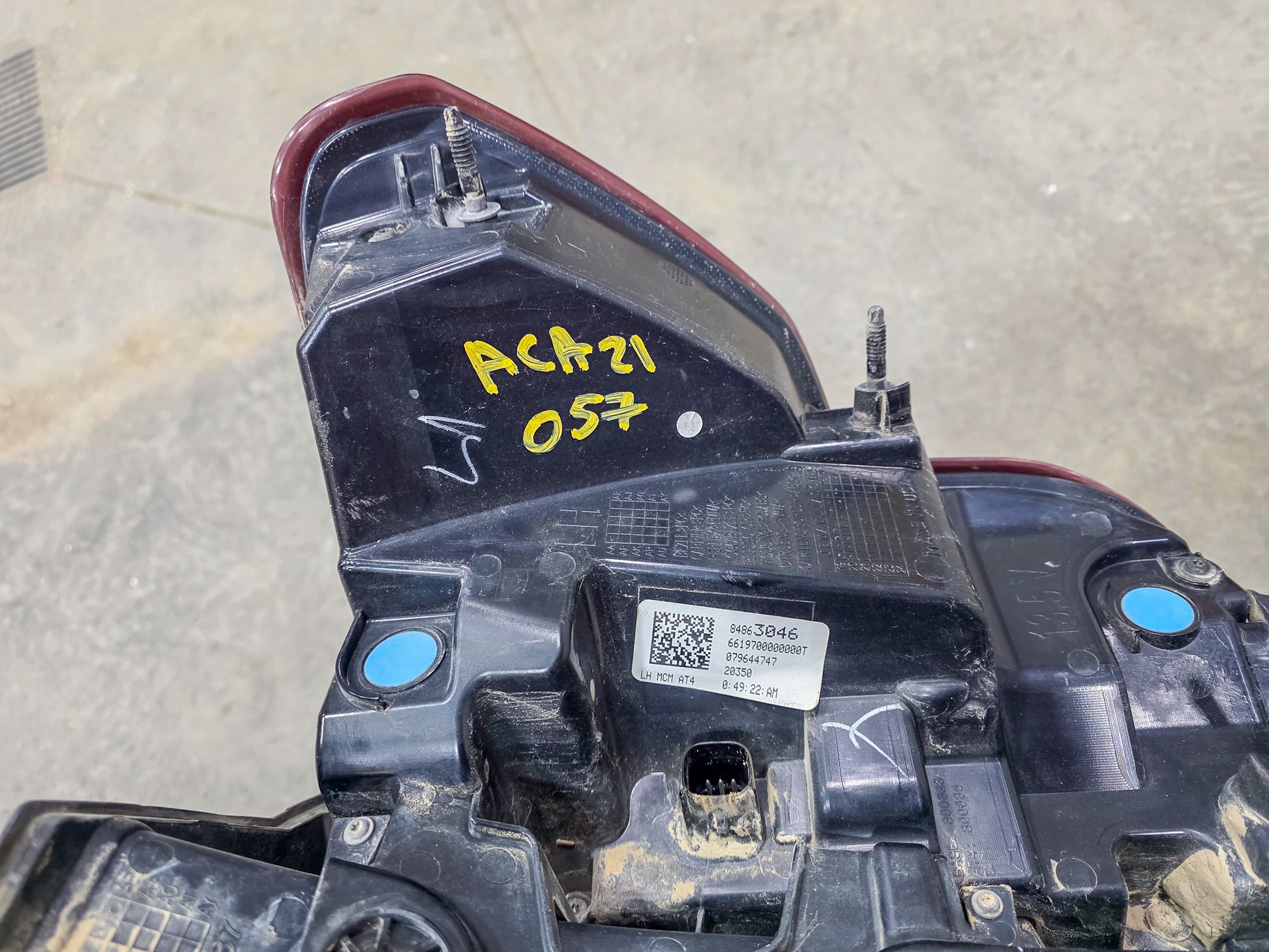 2020-2023 GMC Acadia Rear Driver Left Side Tail Light, Tail Lamp, Stop Lamp Combination OEM  84863046, 85150719,  84671829, 84709017, 84717915, 84746543, 84759031, 84791565, 84817347, 84863044 - view 4