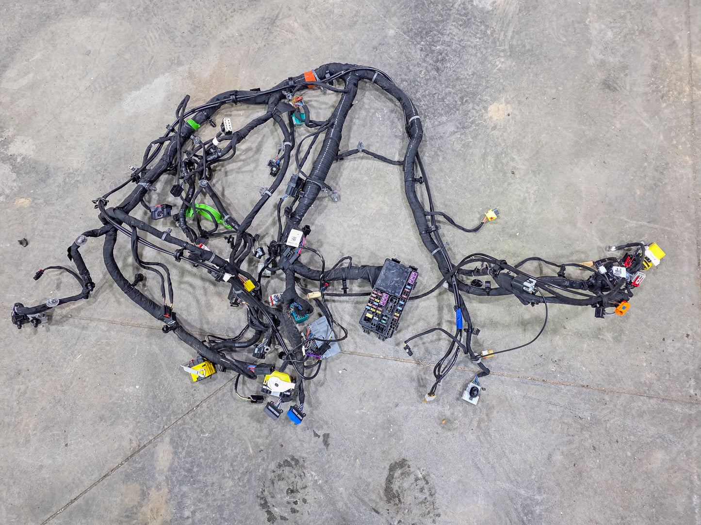 2021 GMC Acadia  Front Dash Instrument Panel Wire Harness & Fuse Box OEM 84874436