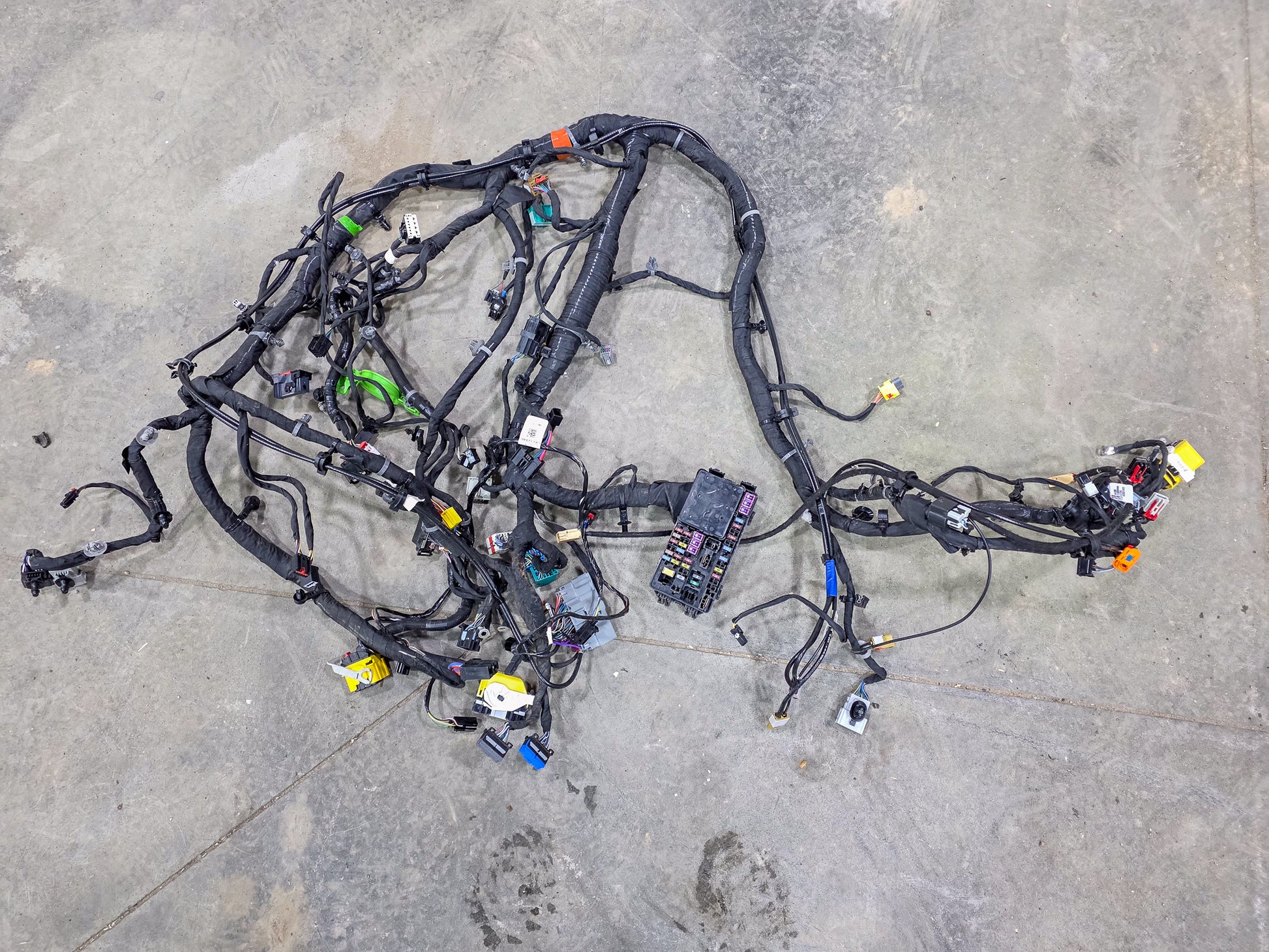 2021 GMC Acadia  Front Dash Instrument Panel Wire Harness & Fuse Box OEM 84874436
