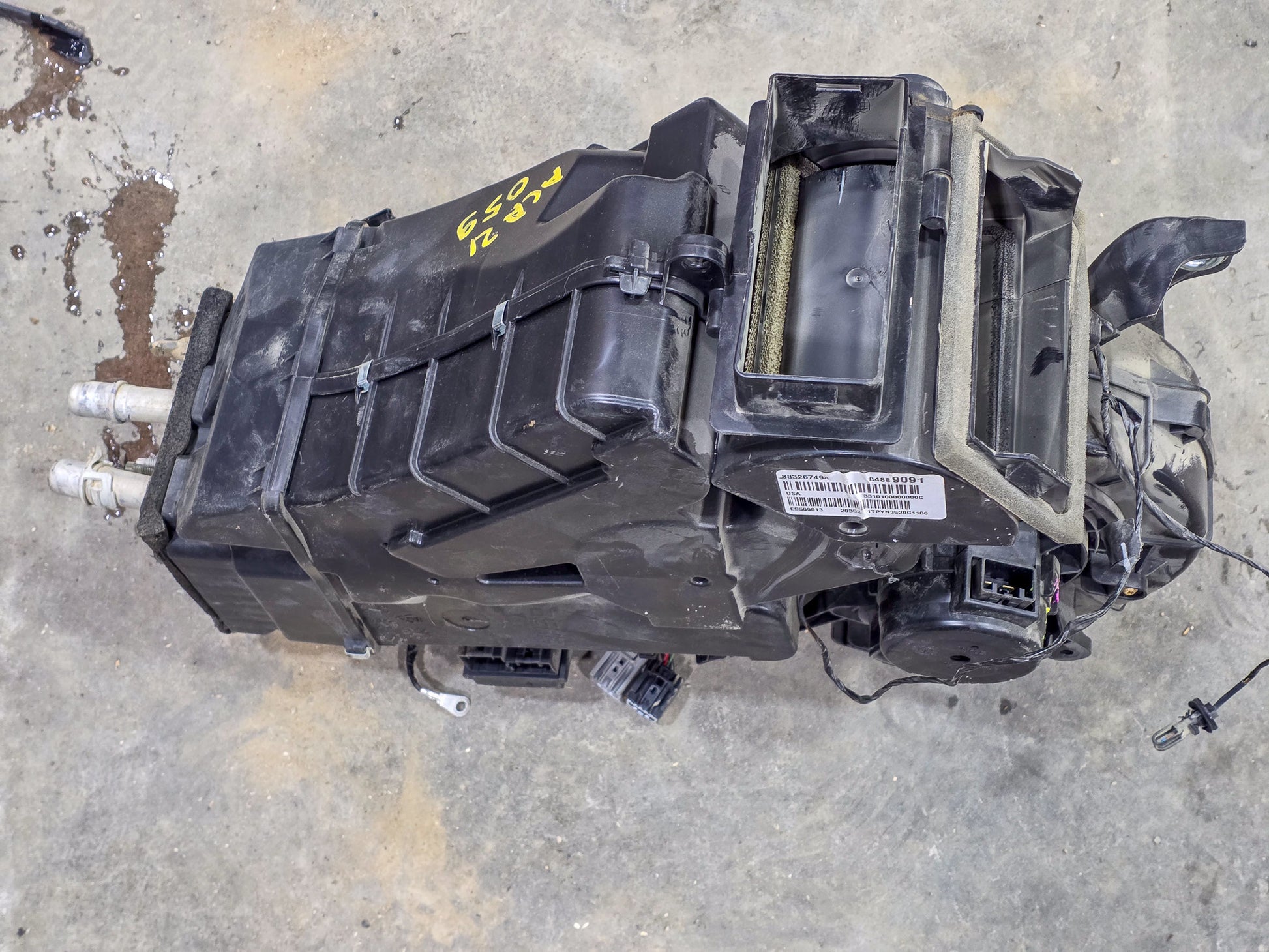 2017-2023 GMC Acadia  HVAC Climate AC Heater Blower Housing Box 84889091 OEM - view 3
