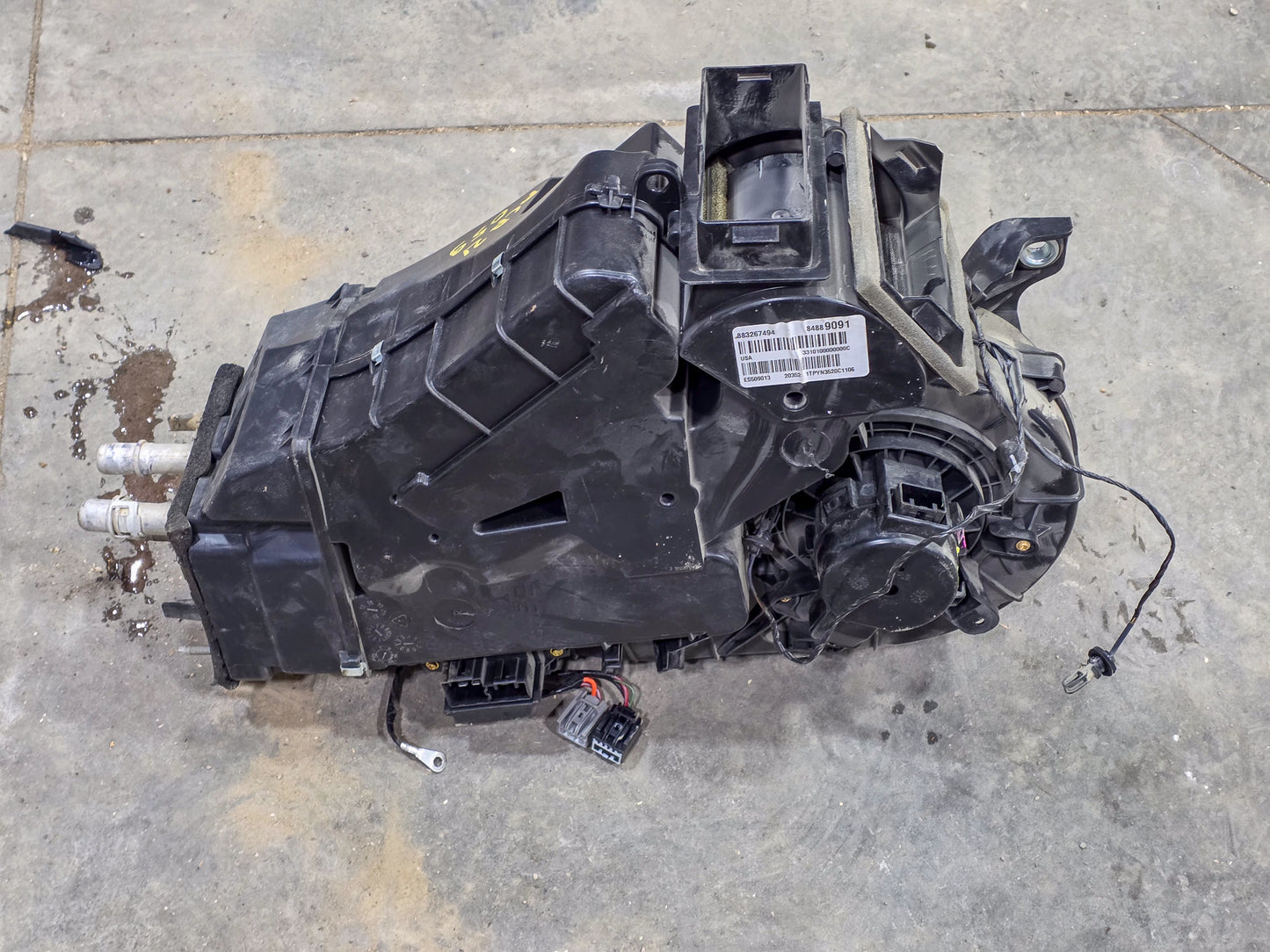 2017-2023 GMC Acadia  HVAC Climate AC Heater Blower Housing Box 84889091 OEM