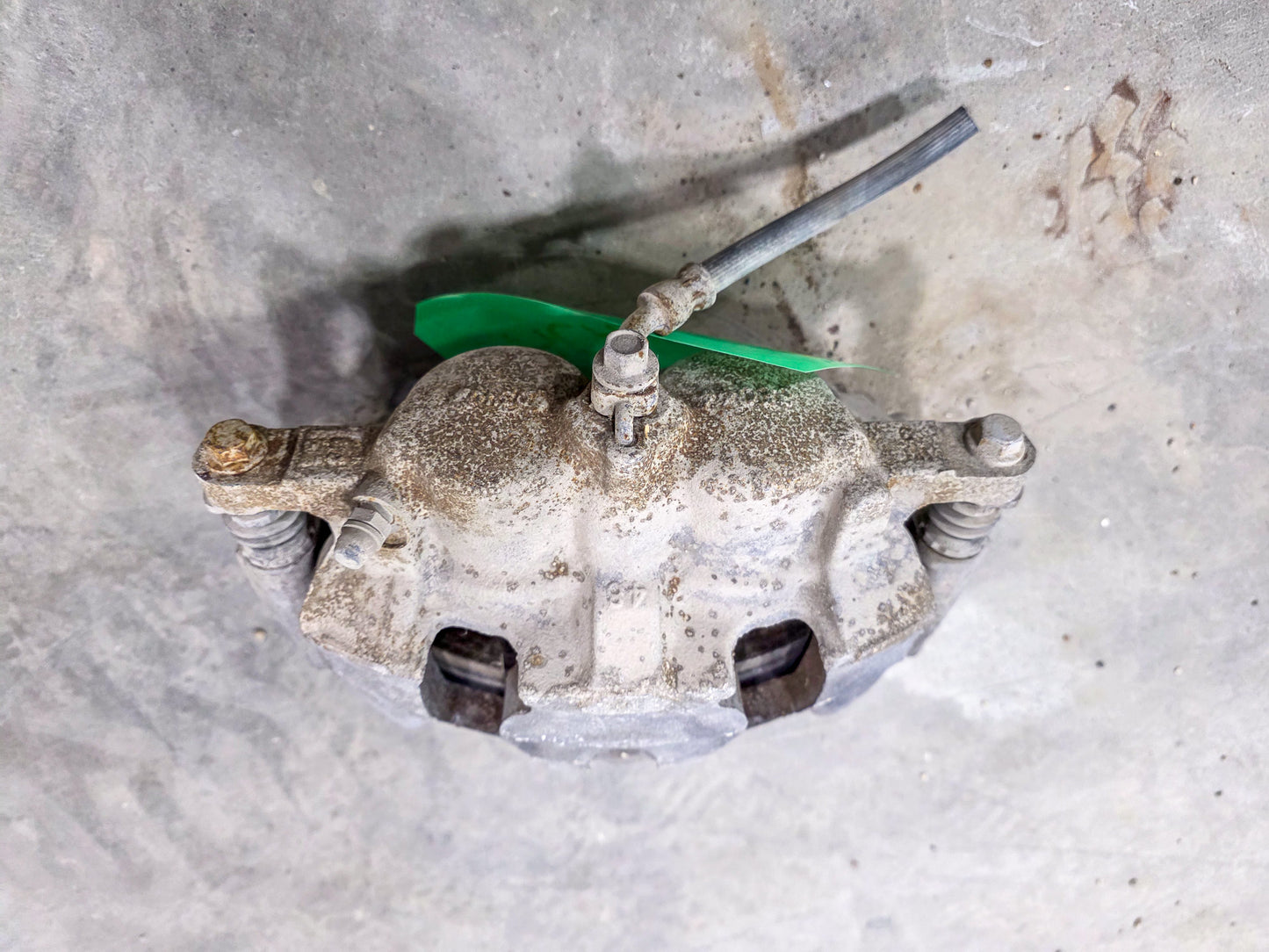 2020-2022 GMC Acadia Front Passenger Right Side Brake Caliper Assembly  84483545, 13542337