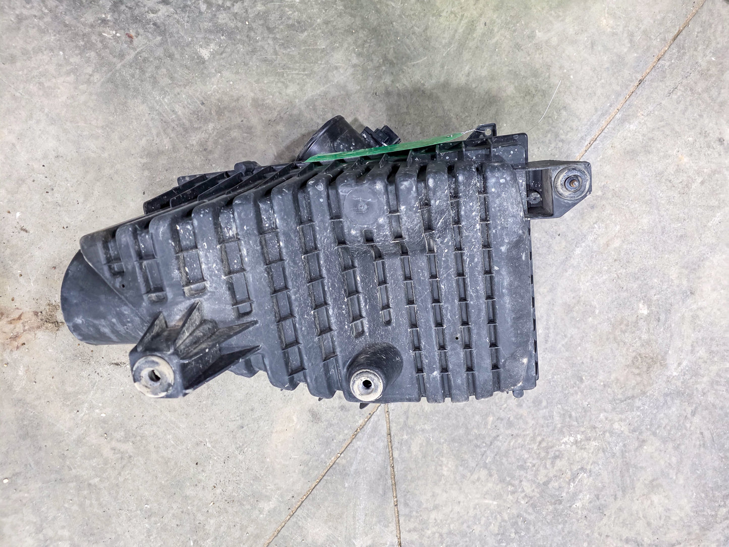 2017-2025 GMC Acadia  Air Intake Cleaner Filter Box Housing  OEM 23100541 - view 4