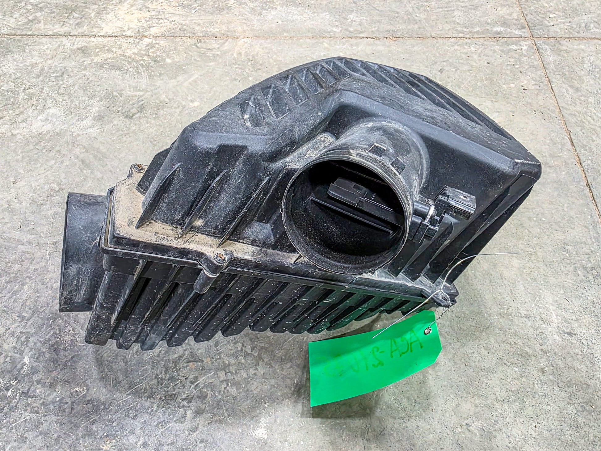 2017-2025 GMC Acadia  Air Intake Cleaner Filter Box Housing  OEM 23100541