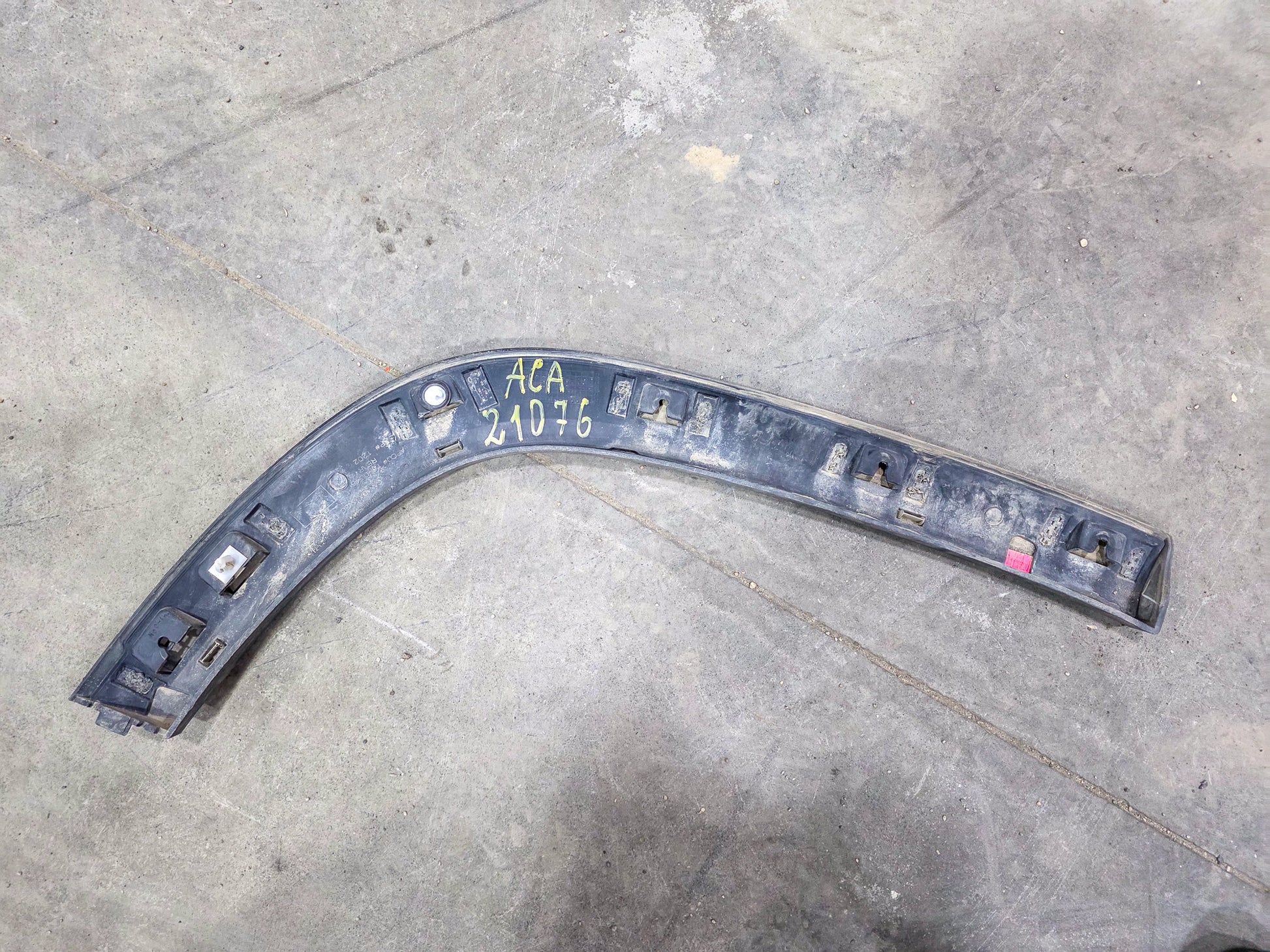 2017-2023 GMC Acadia Rear Driver Left Side Quarter Wheel Arch Flare Molding OEM 84460804, 85617225 - view 2