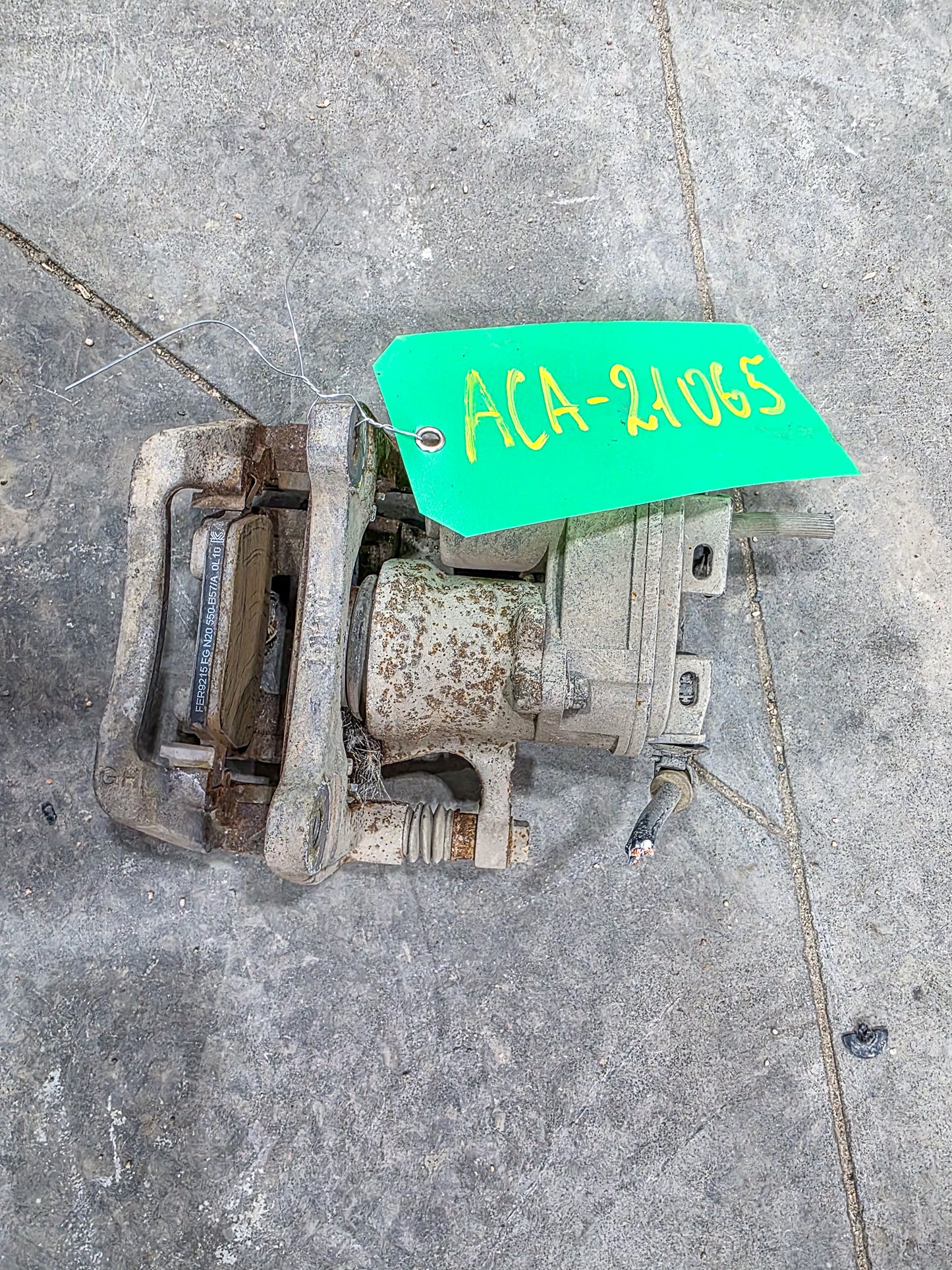2020-2022 GMC Acadia Rear Driver Left Side Brake Caliper Assembly OEM 84871840 - view 3