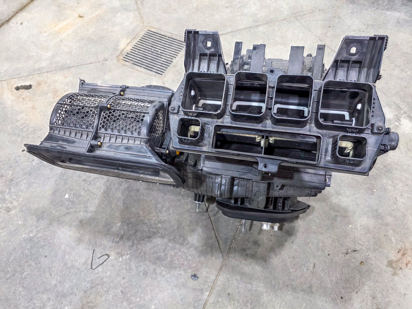 2017-2023 GMC Acadia Front HVAC Climate AC Heater Blower Housing Box OEM 84887849, 84567421, 84081116, 84290037, 84567417, 84567418, 84751078