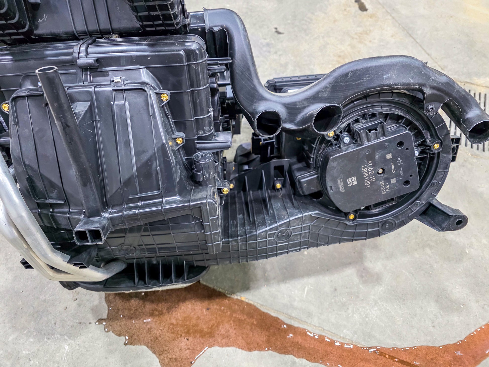 2017-2023 GMC Acadia Front HVAC Climate AC Heater Blower Housing Box OEM 84887849, 84567421, 84081116, 84290037, 84567417, 84567418, 84751078 - view 5