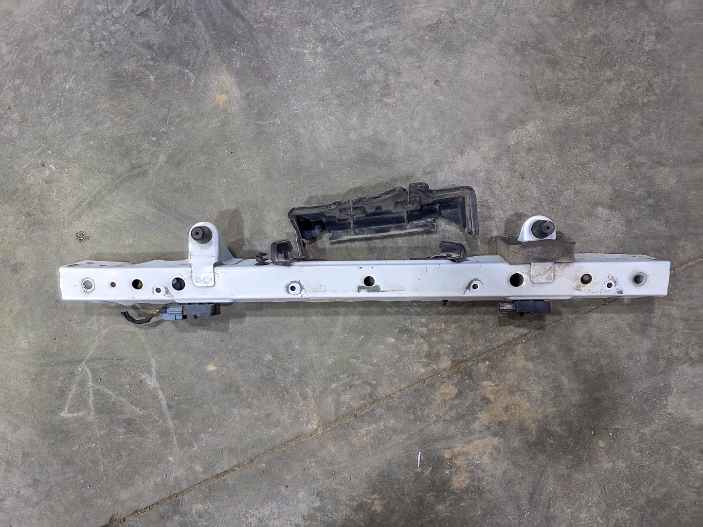 2017-2025 GMC Acadia  Radiator Support | Upper Tie Bar 84281807, 84042330 - view 2