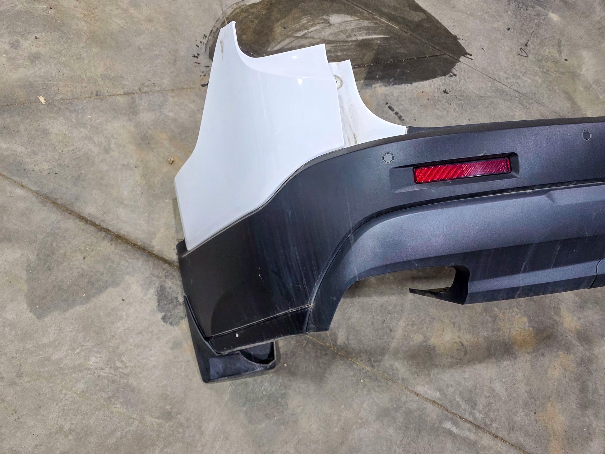 2020-2021 GMC Acadia REAR BUMPER Assembly BACK 84769843, 84261221, 84815619, 84815618, 84842837, 84842846, 84603025, 84931850 - view 3