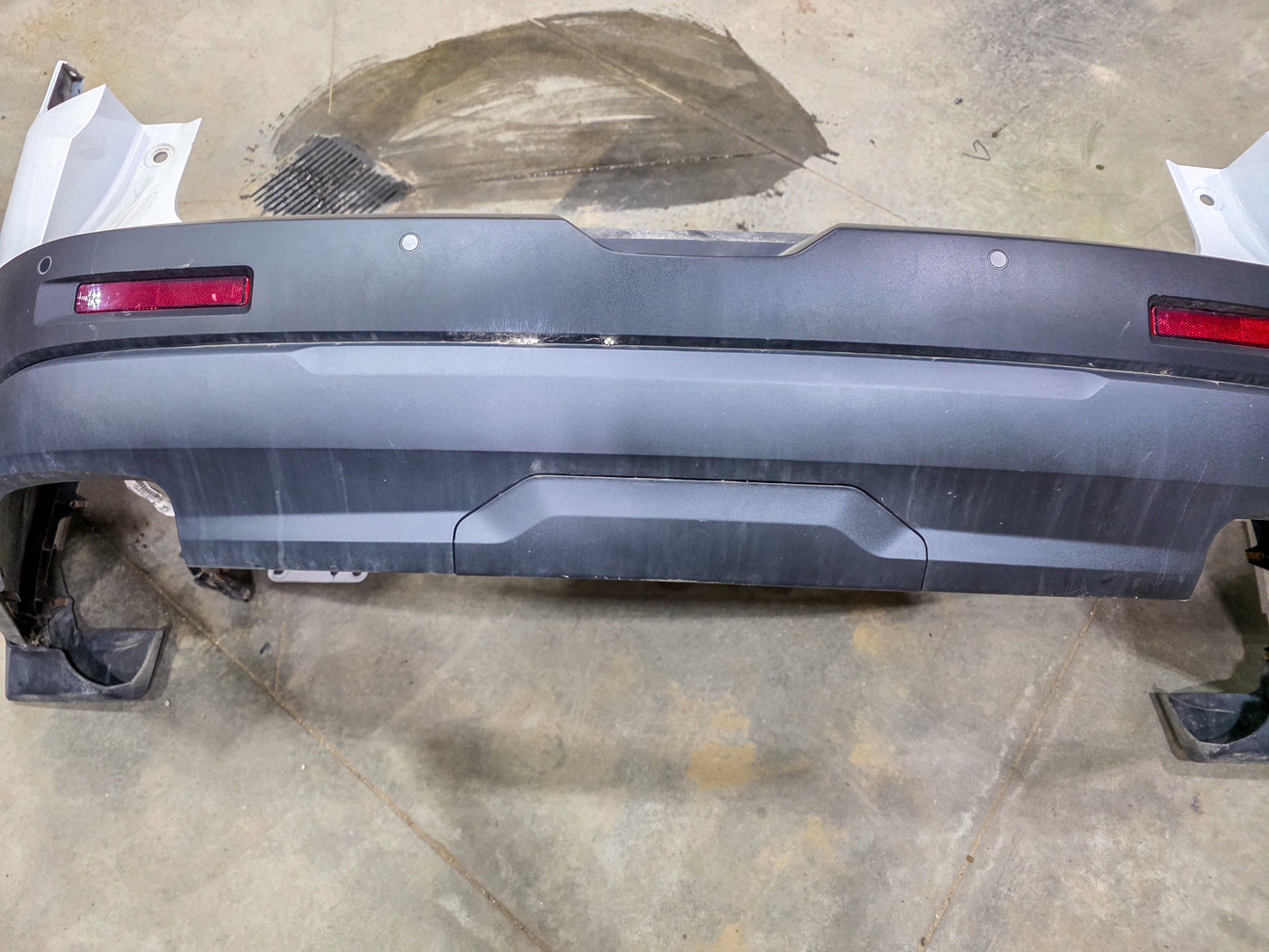 2020-2021 GMC Acadia REAR BUMPER Assembly BACK 84769843, 84261221, 84815619, 84815618, 84842837, 84842846, 84603025, 84931850