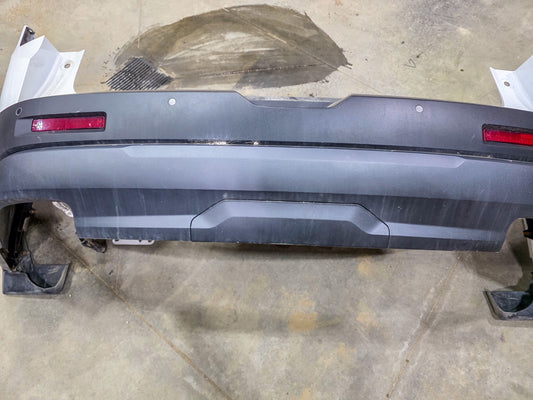 2020-2021 GMC Acadia REAR BUMPER Assembly BACK 84769843, 84261221, 84815619, 84815618, 84842837, 84842846, 84603025, 84931850