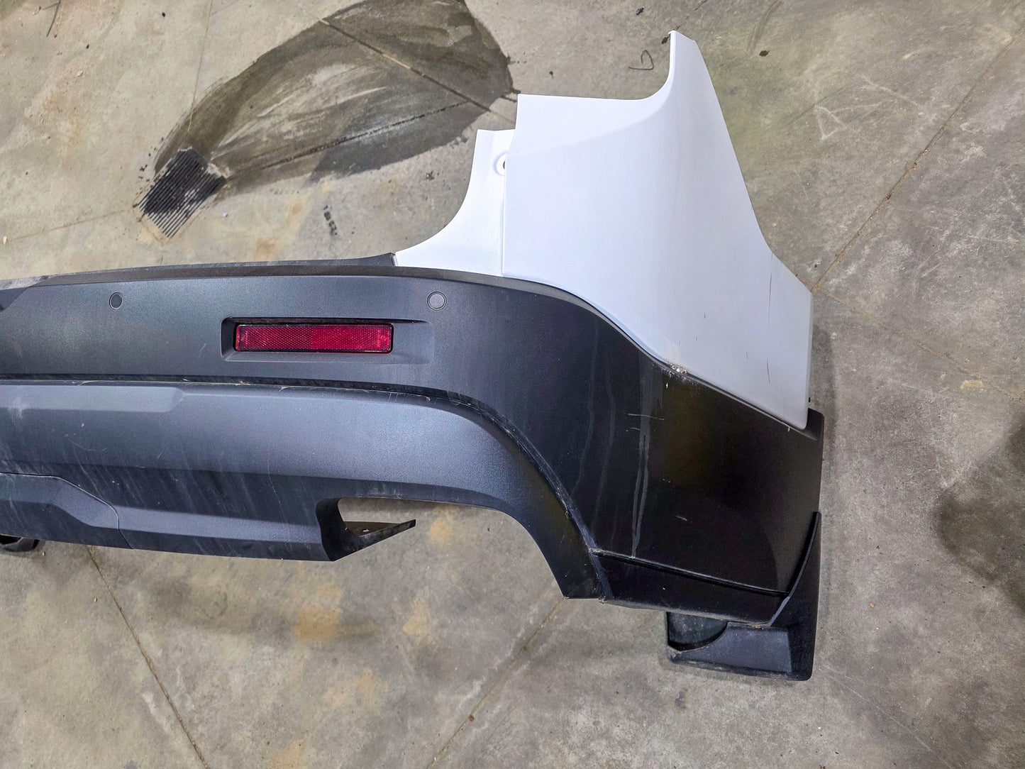 2020-2021 GMC Acadia REAR BUMPER Assembly BACK 84769843, 84261221, 84815619, 84815618, 84842837, 84842846, 84603025, 84931850 - view 4