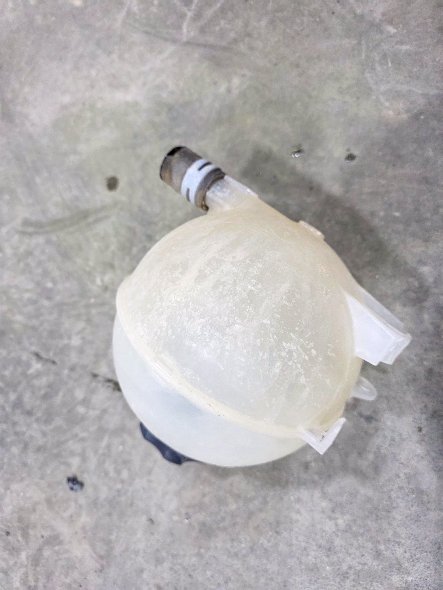 2017-2023 GMC Acadia Coolant Reservoir Tank 23386455 - view 3