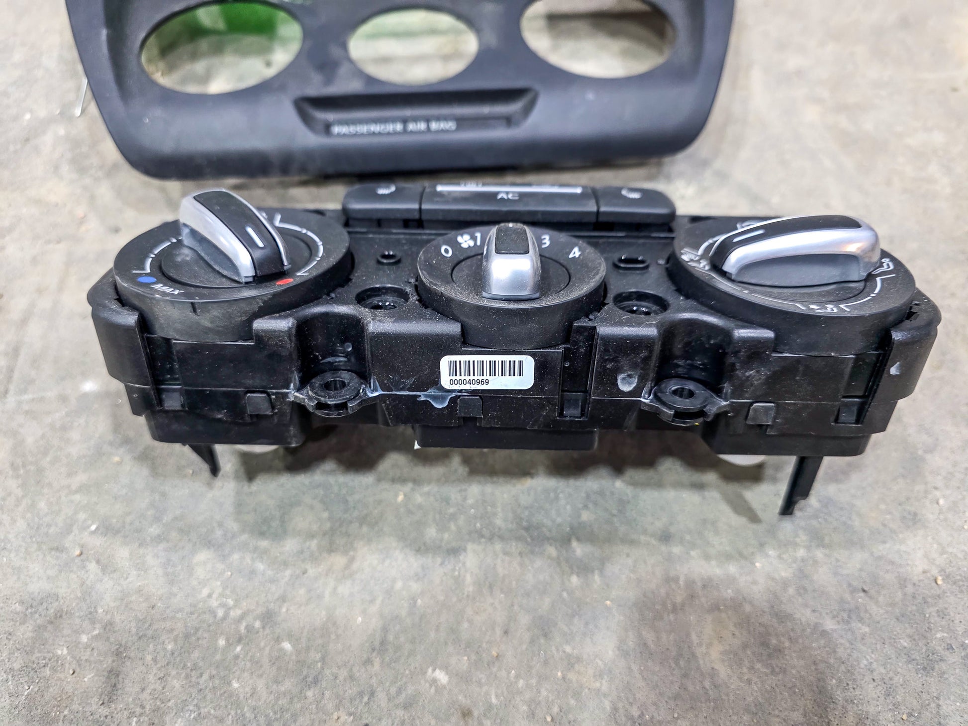 2011-2014 Volkswagen Jetta HVAC Climate Temperature Control OEM 5C0820047L - view 2
