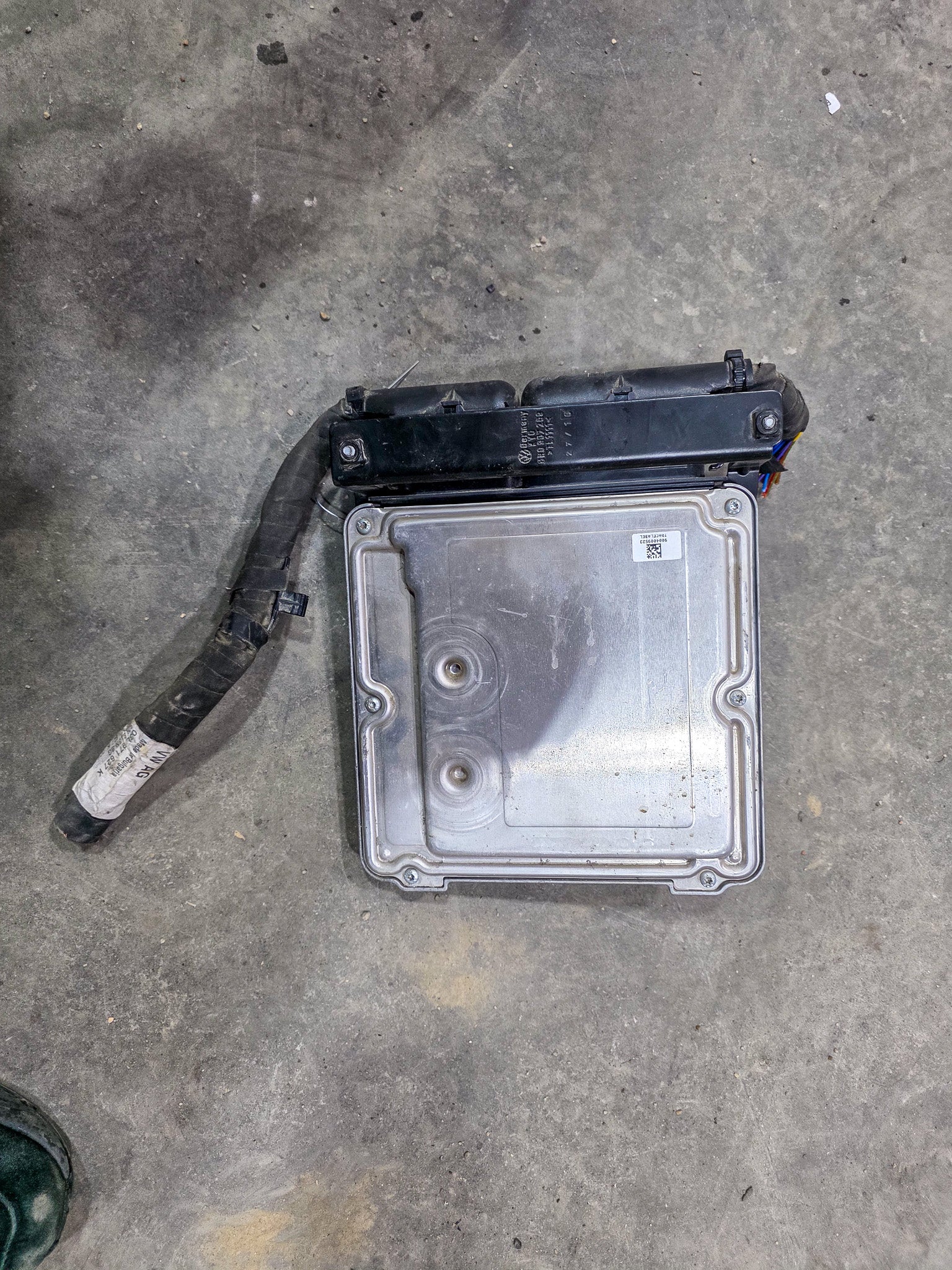 2011-2012 Volkswagen Jetta Engine Computer Module ECU 03L906022KB - view 3
